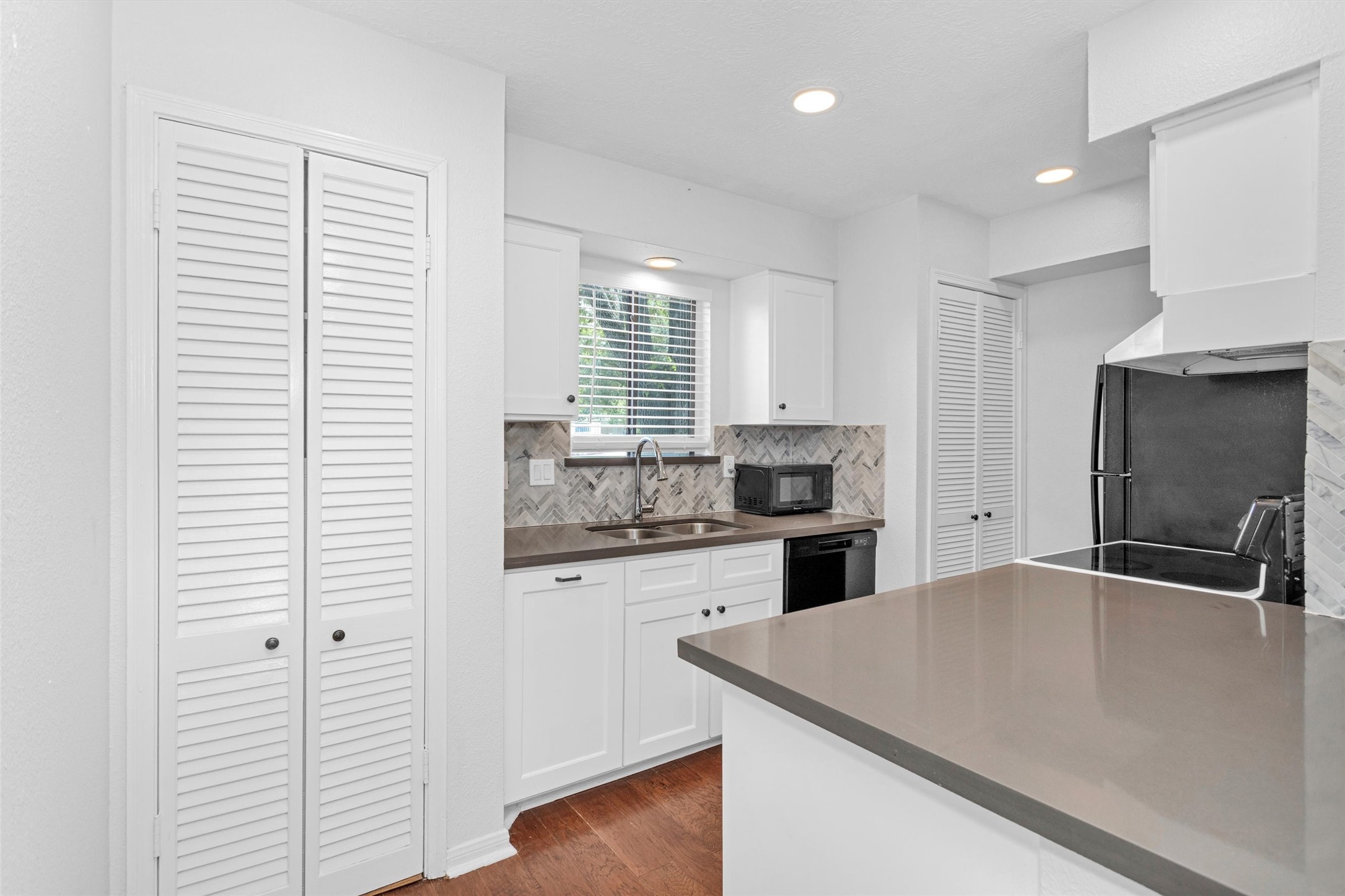 12100 Melville Drive 708g Property Photo 6