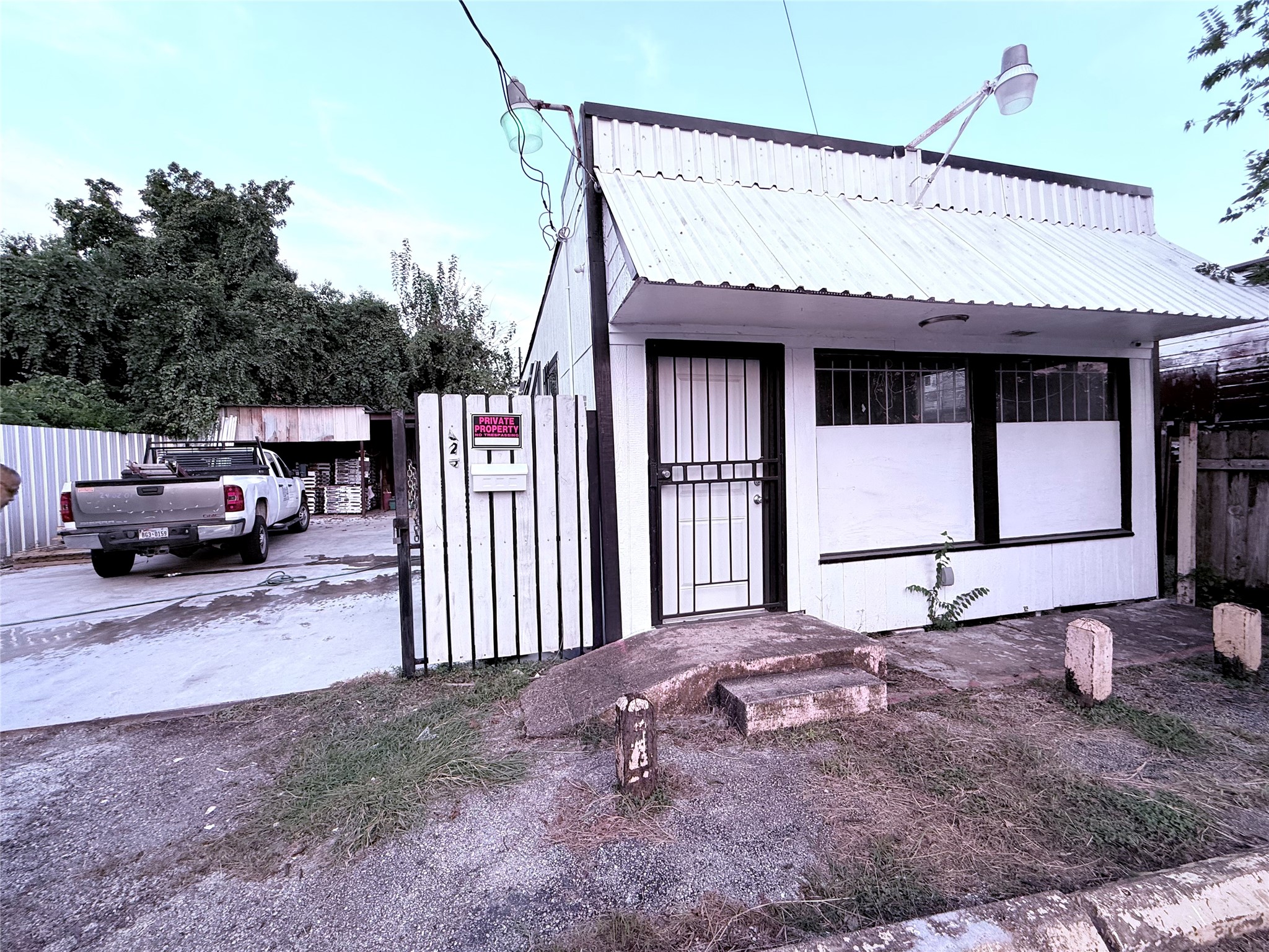 6325 Cullen Boulevard Property Photo 2