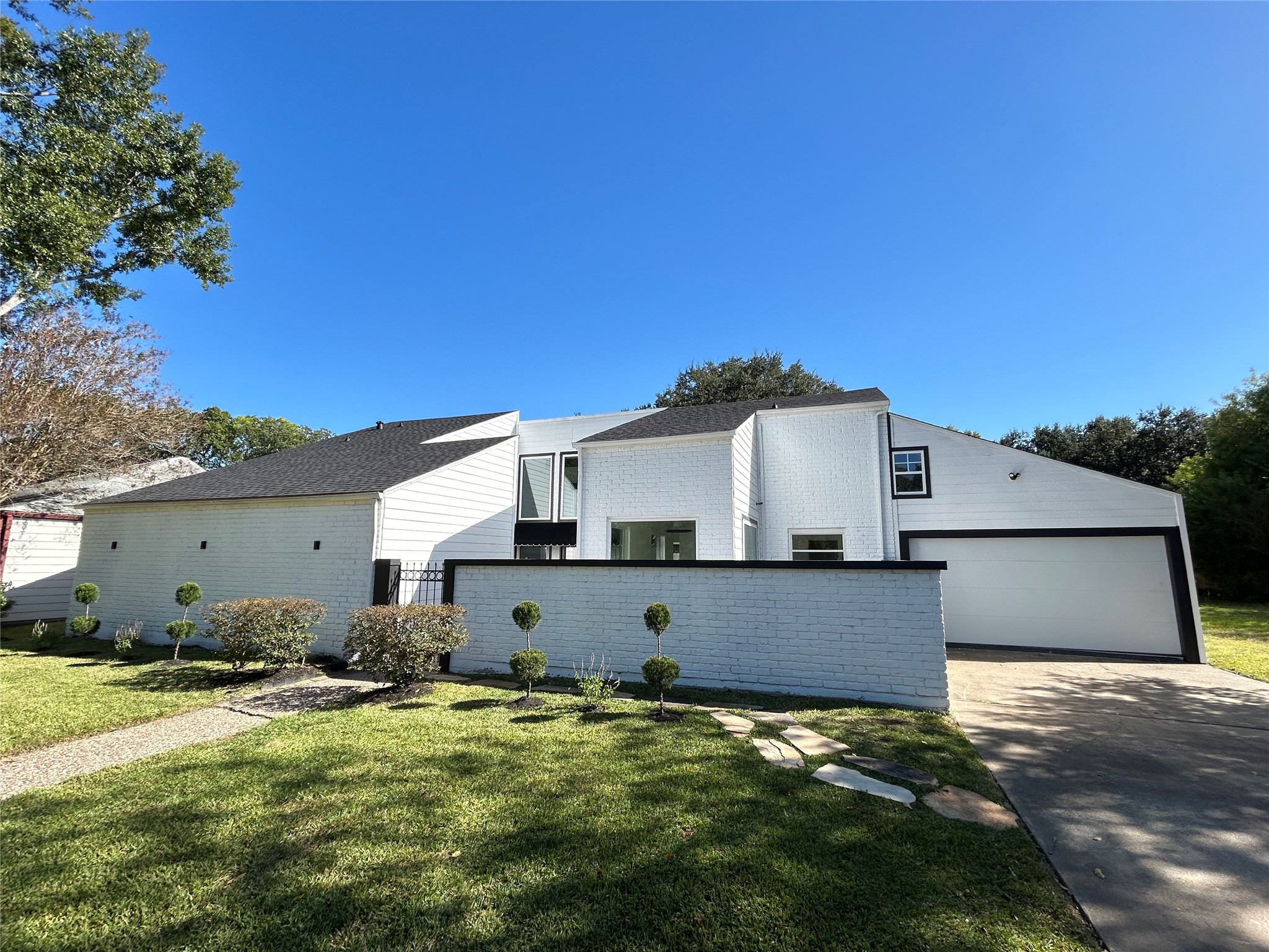 11923 Riverview Drive Property Photo 1