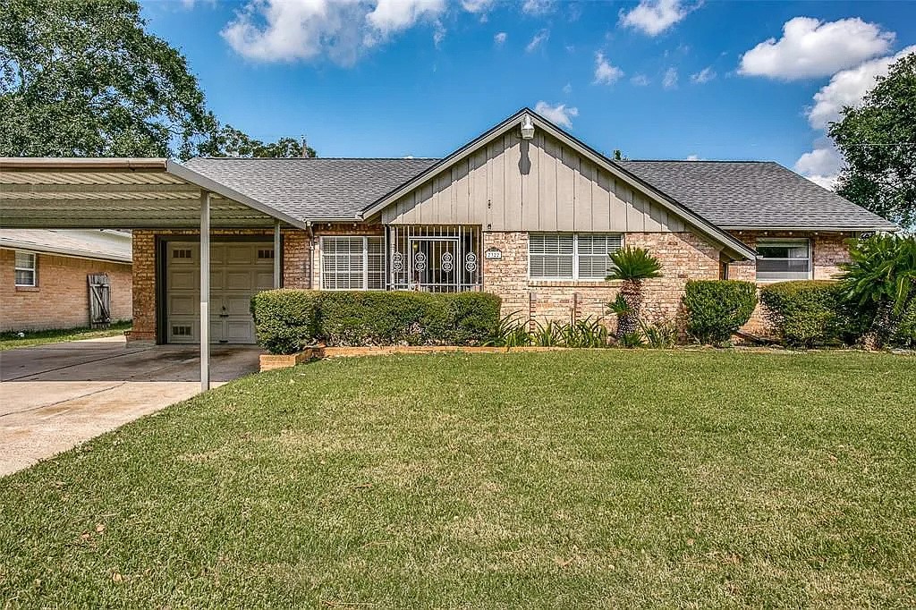 2322 Ansbury Drive Property Photo 1