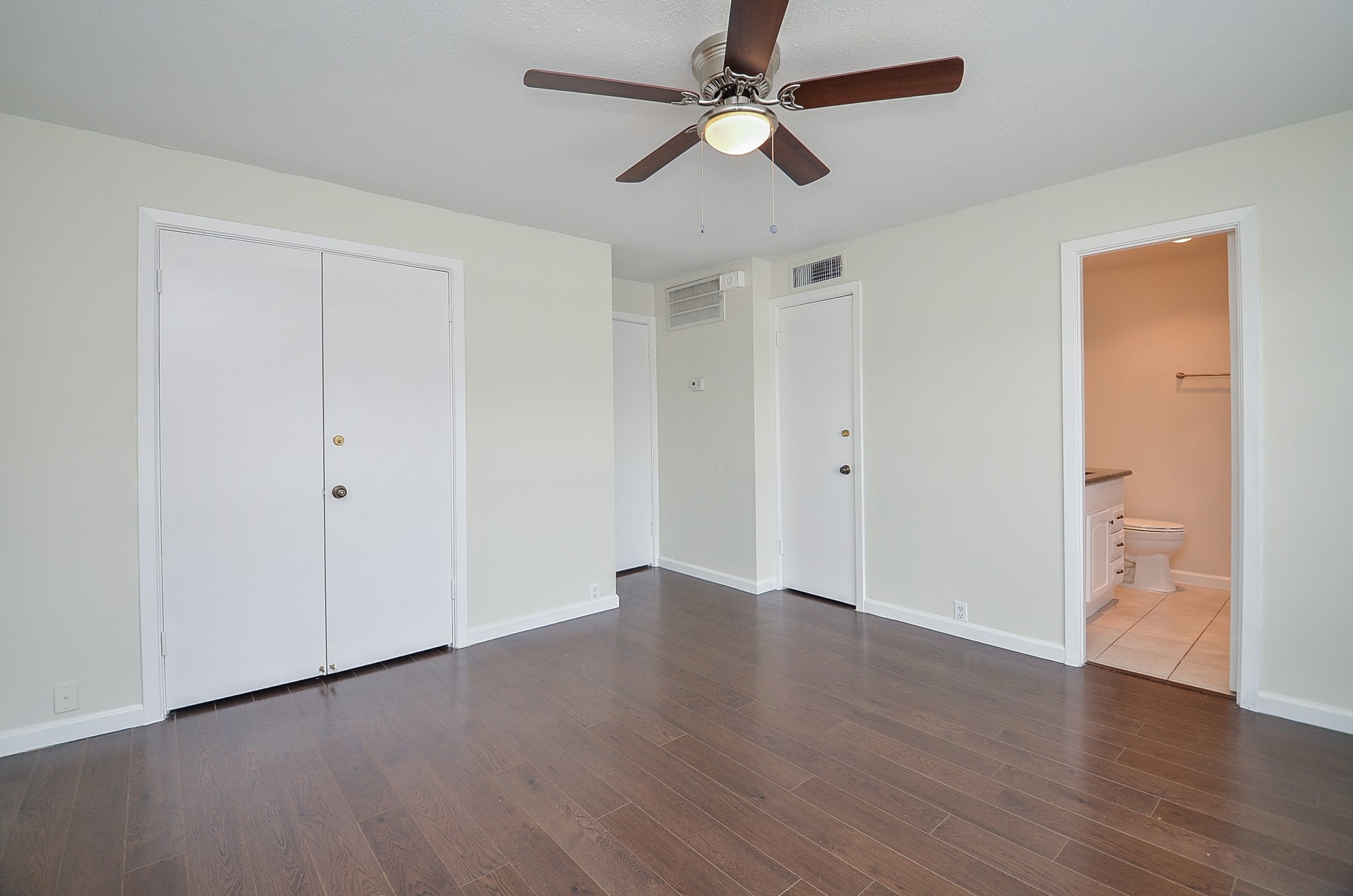 2121 Fountain View Drive D50 Property Photo 5
