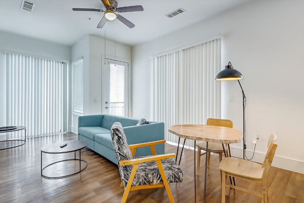 1508 Blodgett Street 309 Property Photo 4