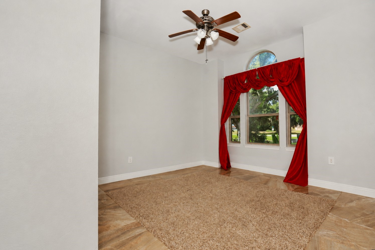 527 Lily Lane Property Photo 16