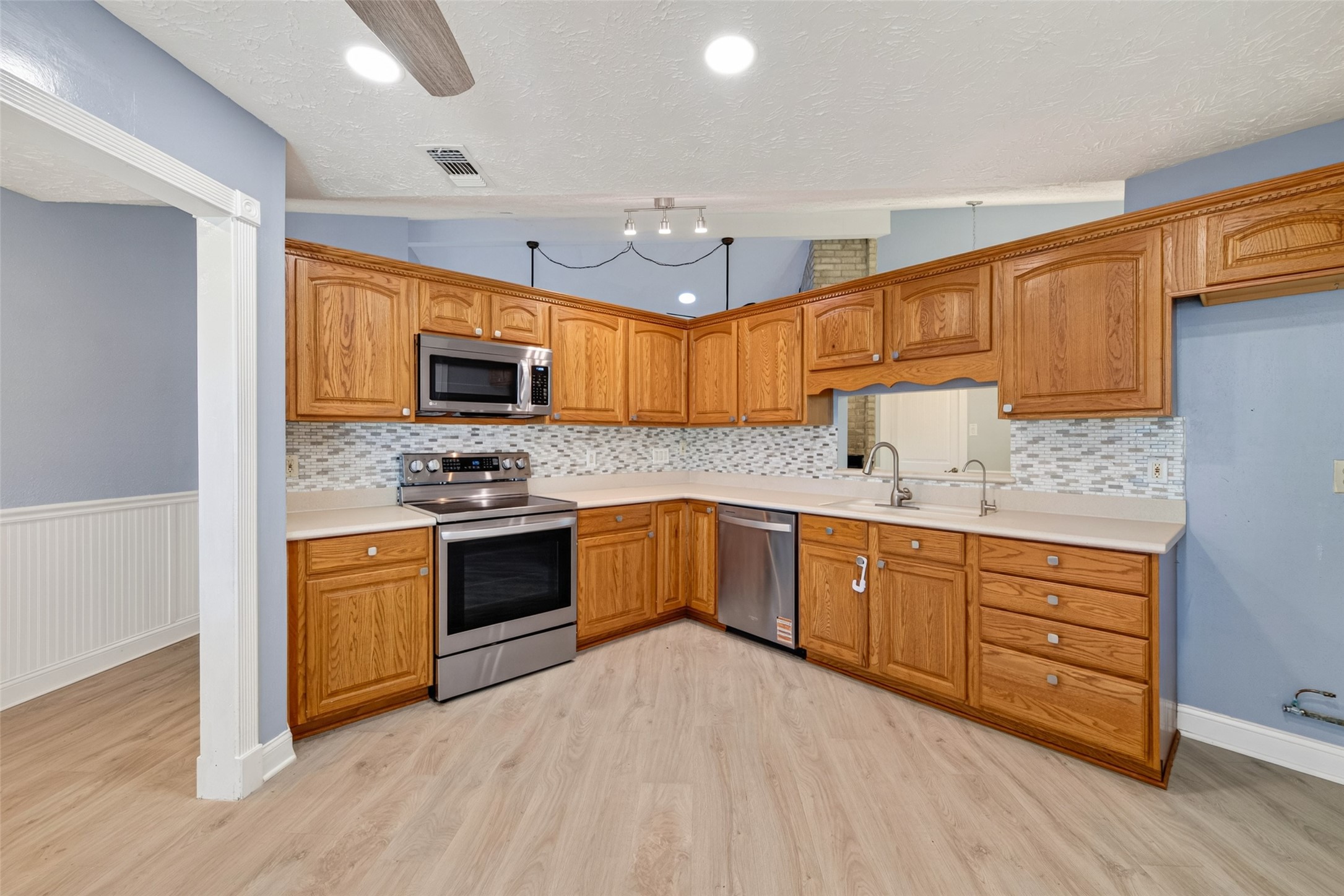 19415 Moonhollow Drive Property Photo 11