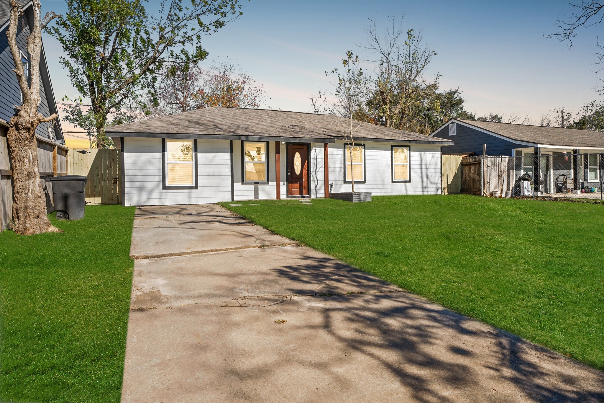 5123 Ridgeway Drive Property Photo 1