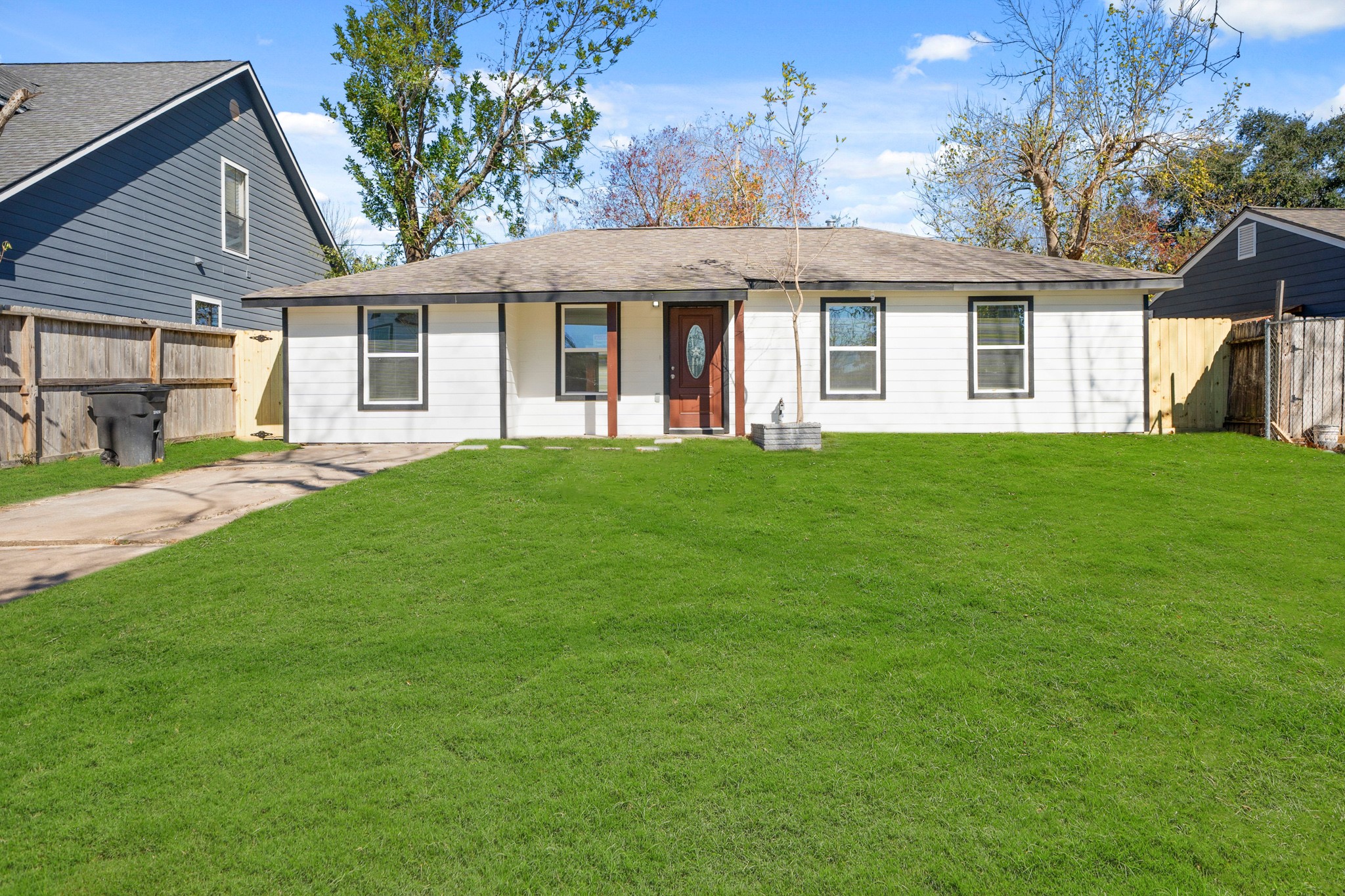 5123 Ridgeway Drive Property Photo 2