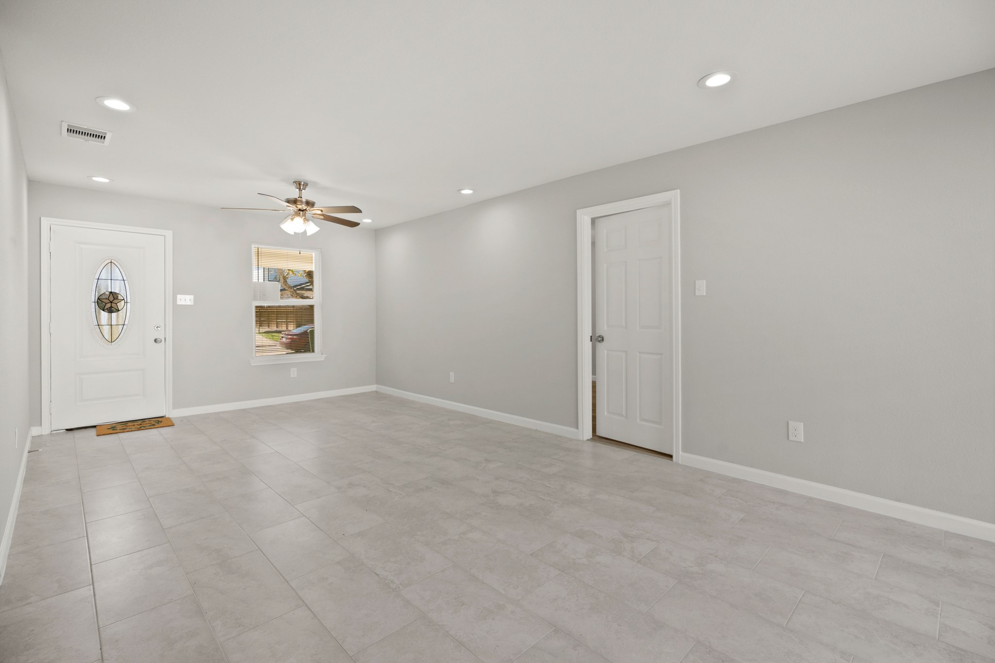 5123 Ridgeway Drive Property Photo 3