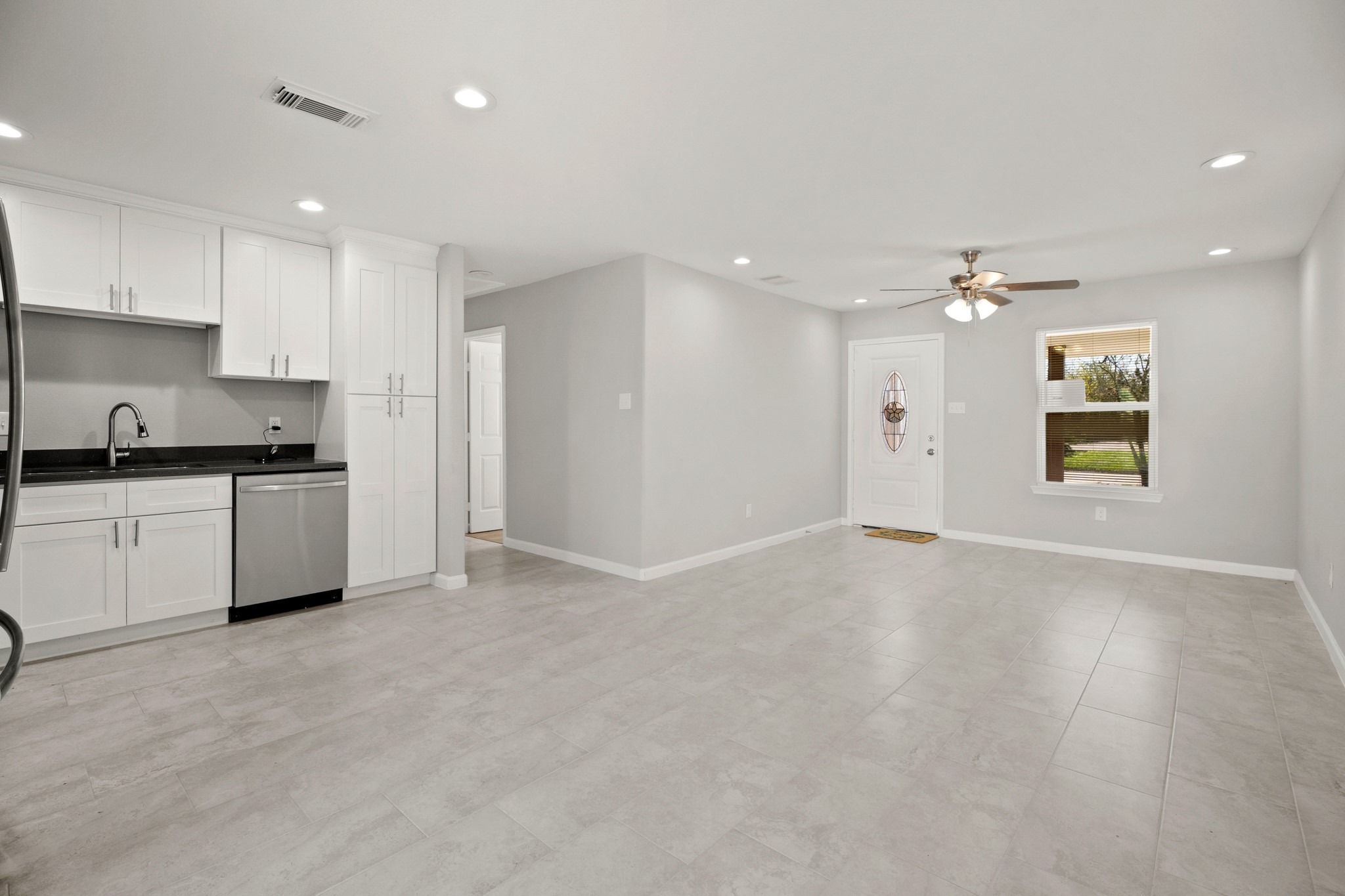 5123 Ridgeway Drive Property Photo 4