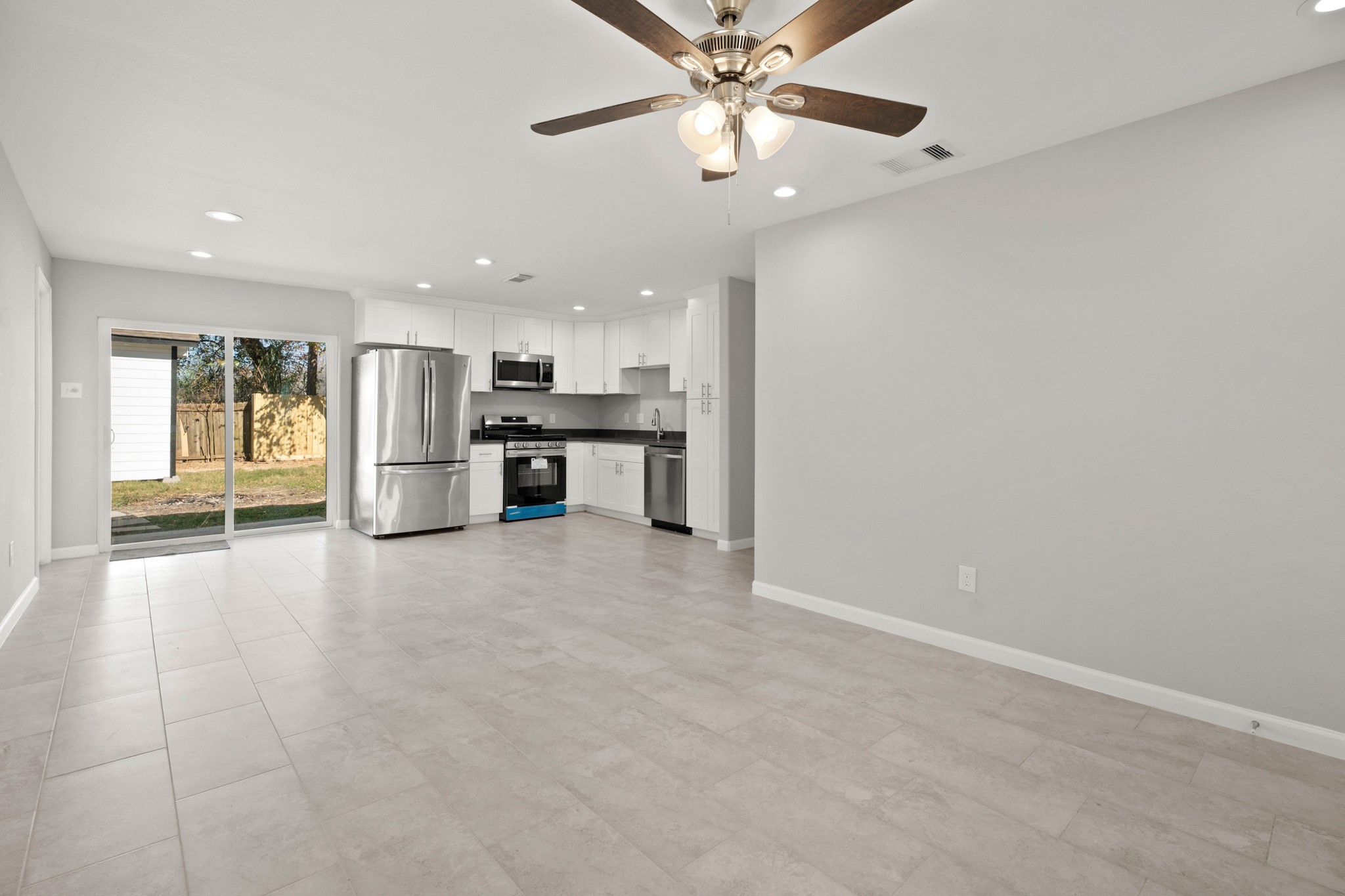 5123 Ridgeway Drive Property Photo 5