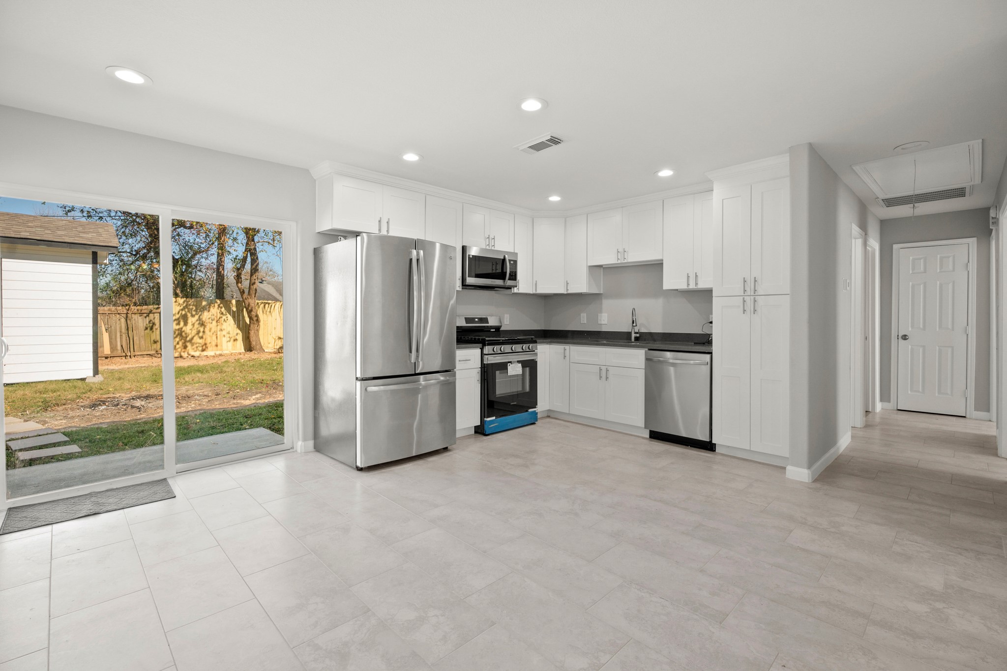 5123 Ridgeway Drive Property Photo 6