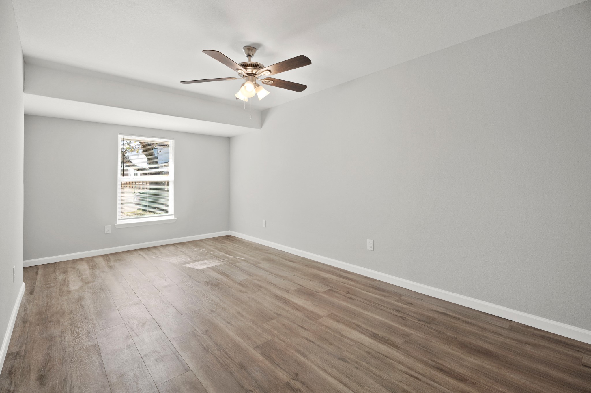 5123 Ridgeway Drive Property Photo 9