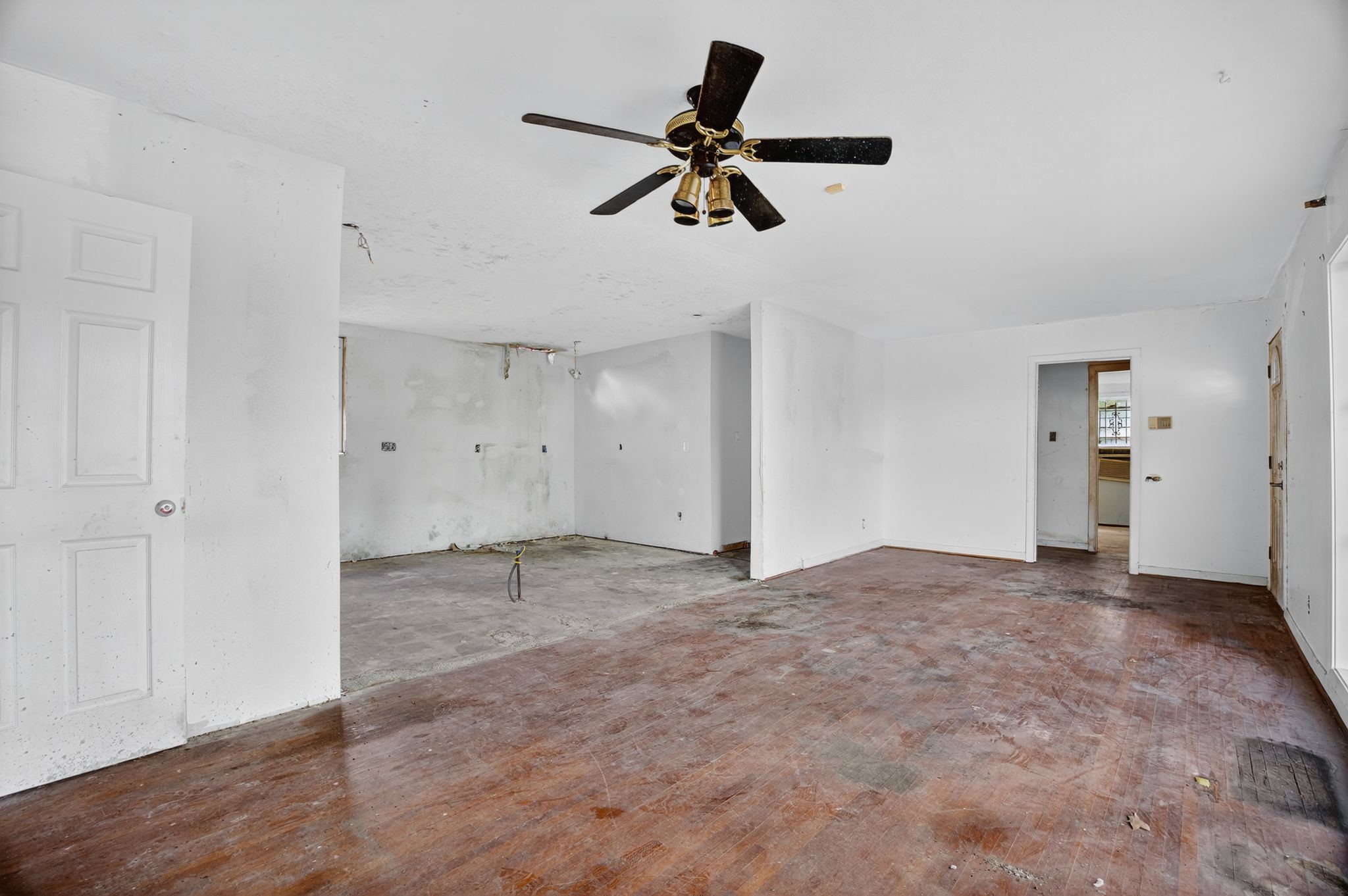 9022 Beverlyhill Street Property Photo 11
