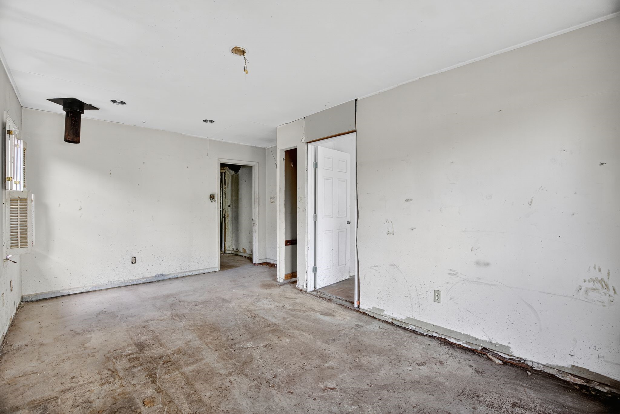 9022 Beverlyhill Street Property Photo 21