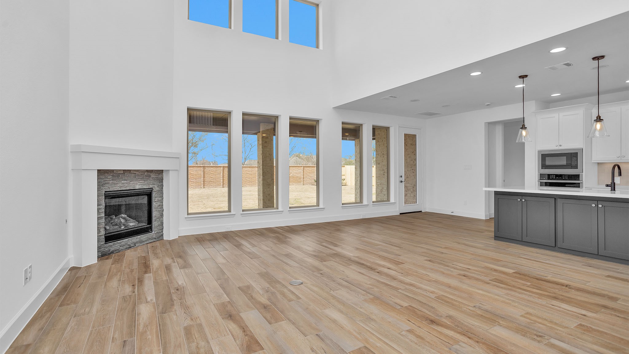 4911 Fountainhead Lane Property Photo 2