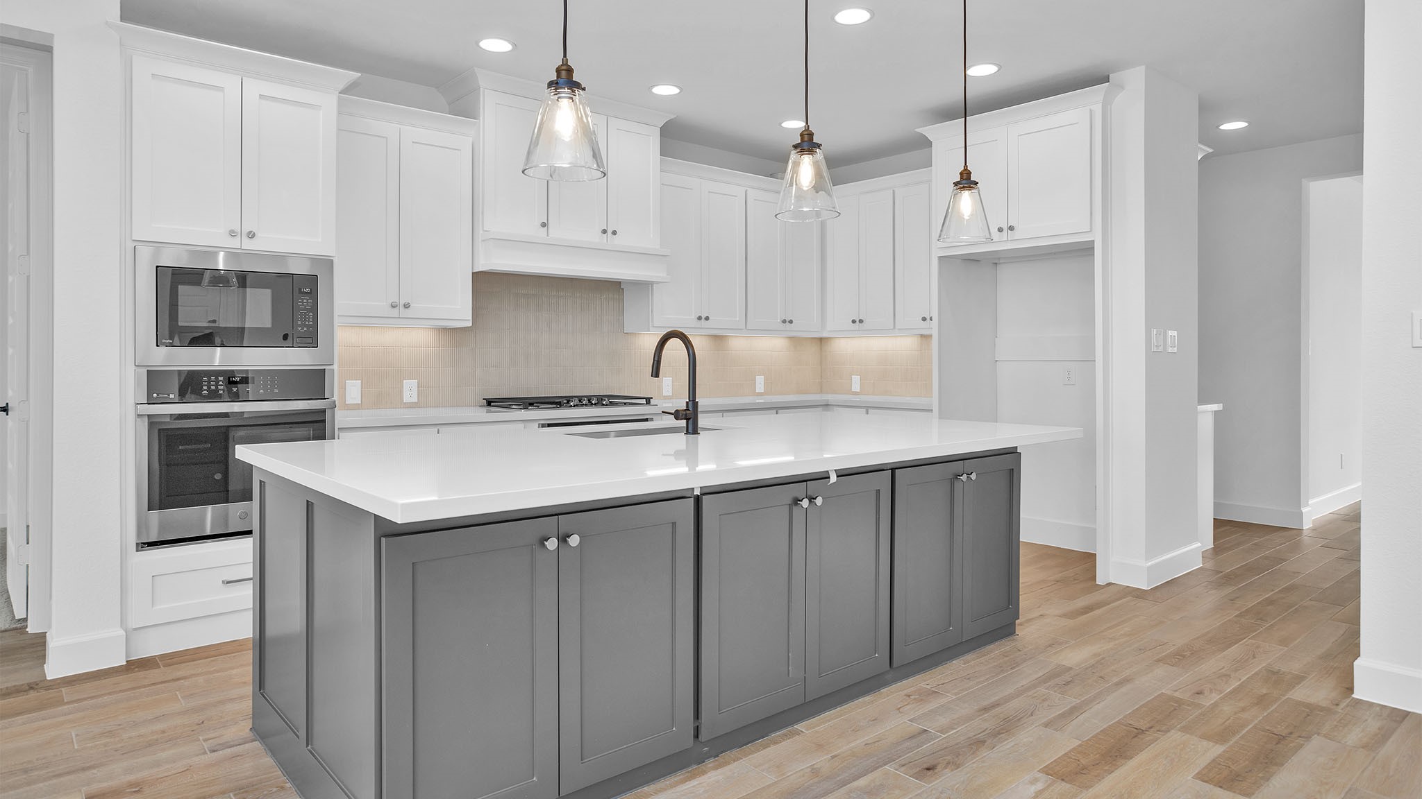 4911 Fountainhead Lane Property Photo 4