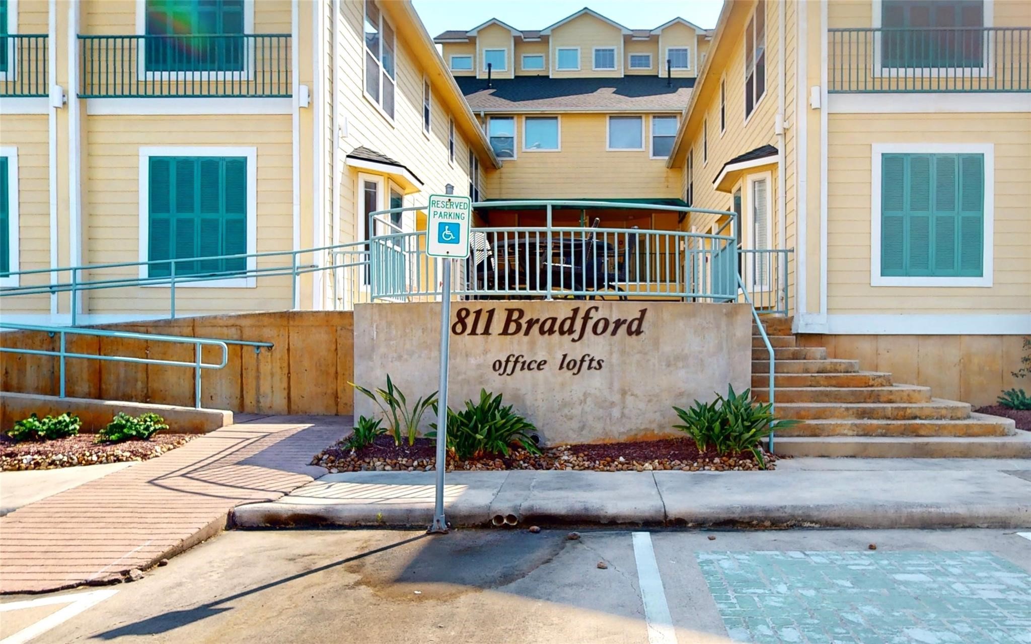 811 Bradford Avenue 6B