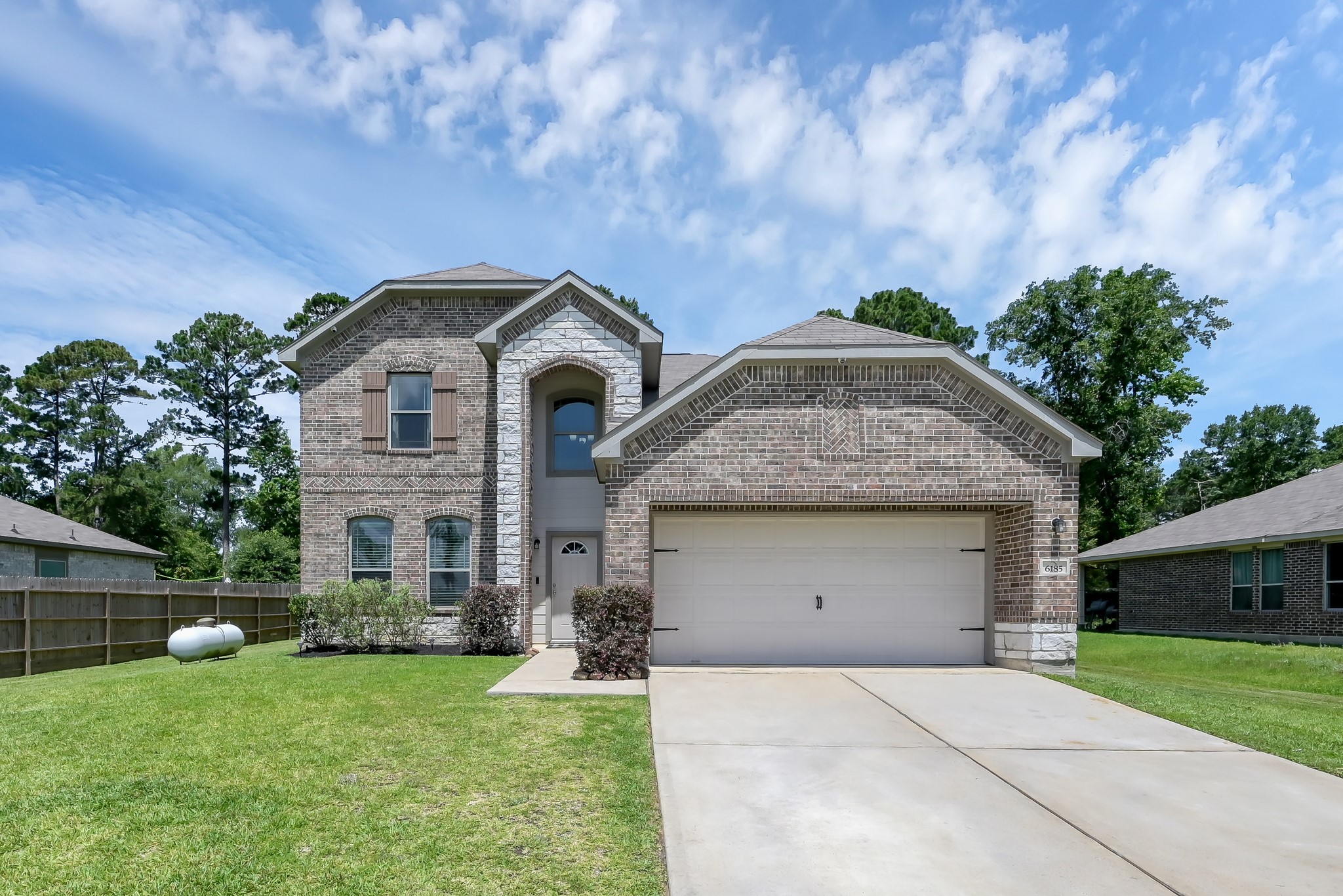 6185 White Oak Leaf Loop Property Photo 1