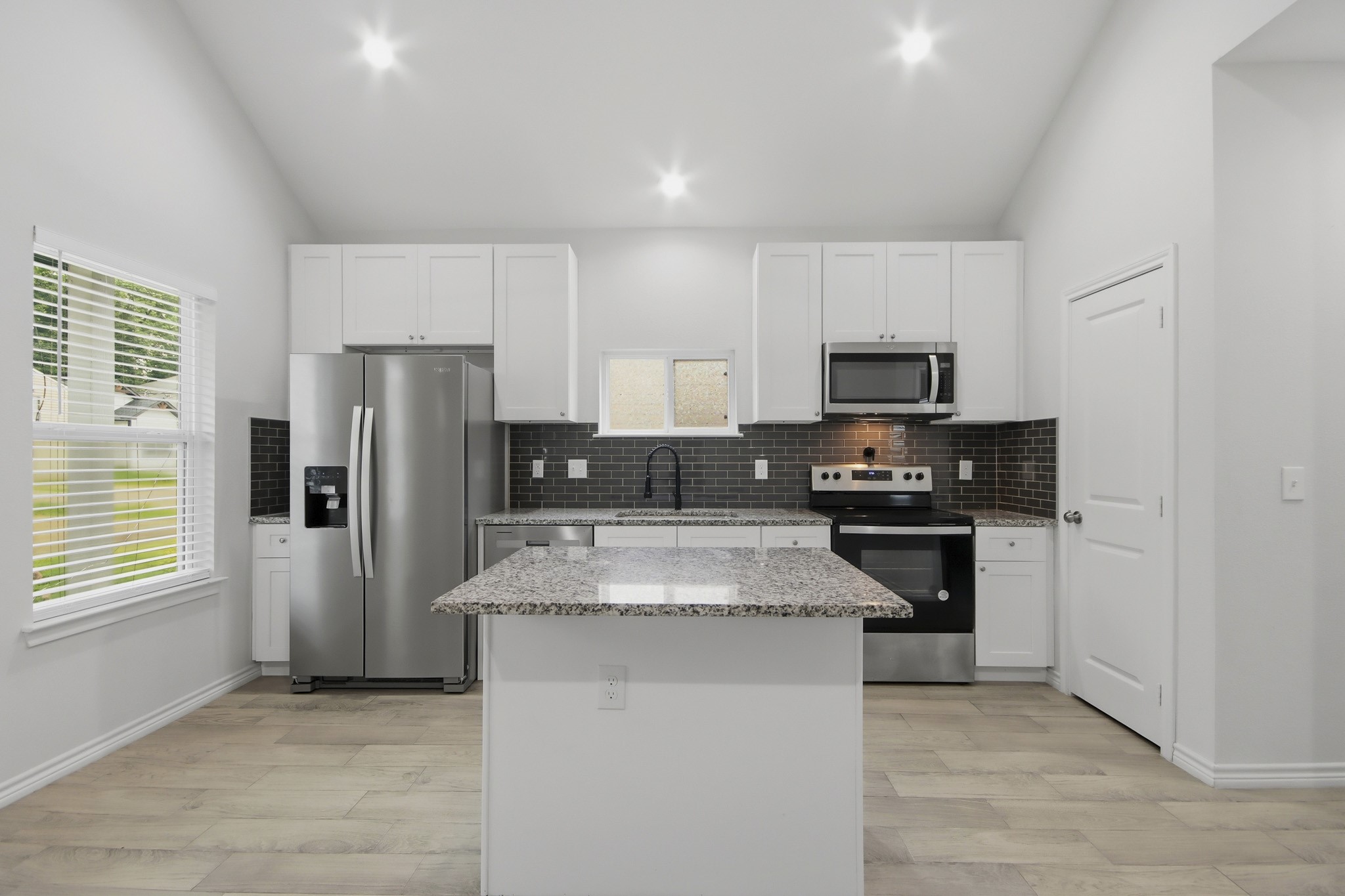 16902 Balmoral Property Photo 8