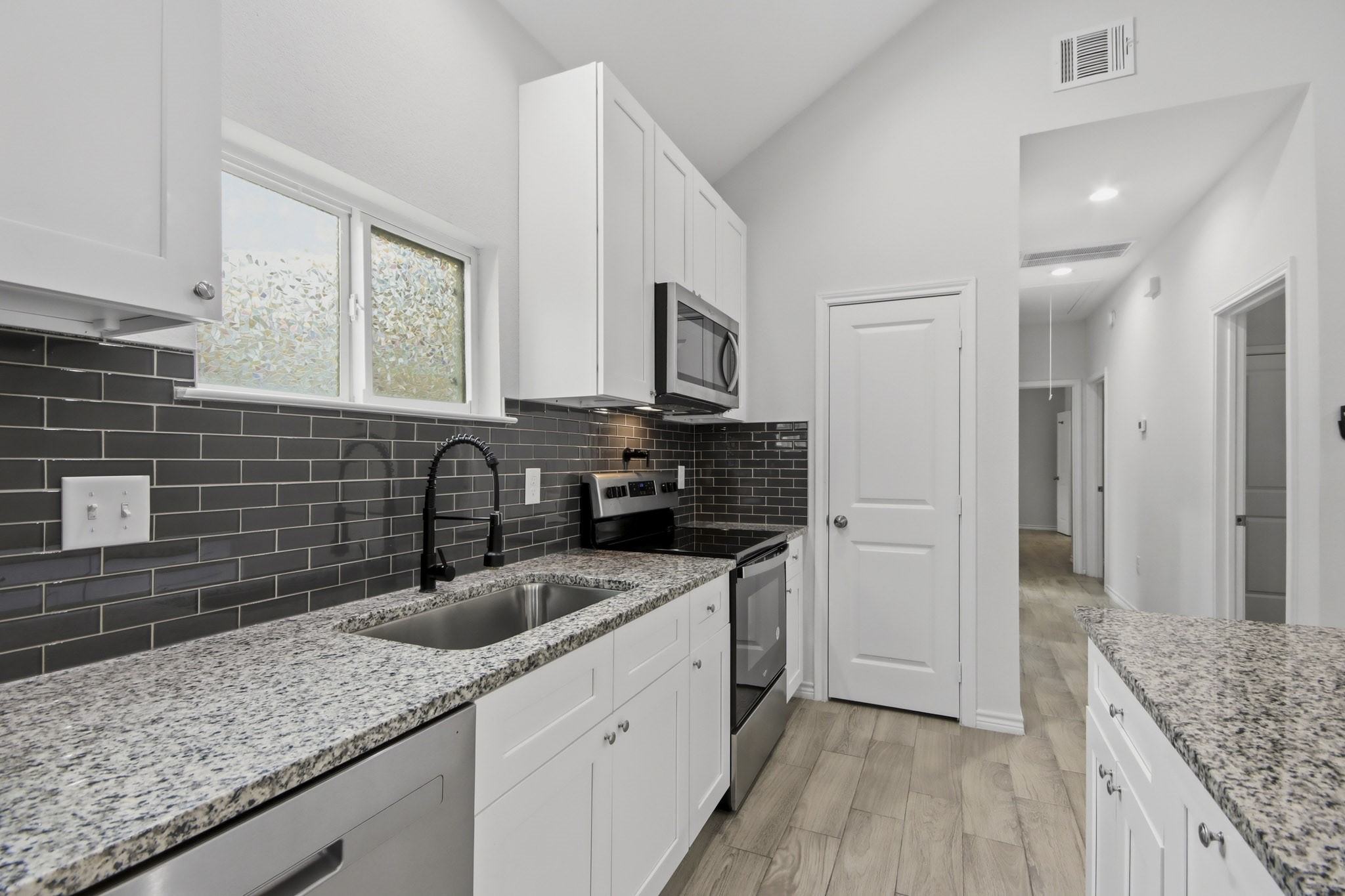 16902 Balmoral Property Photo 10