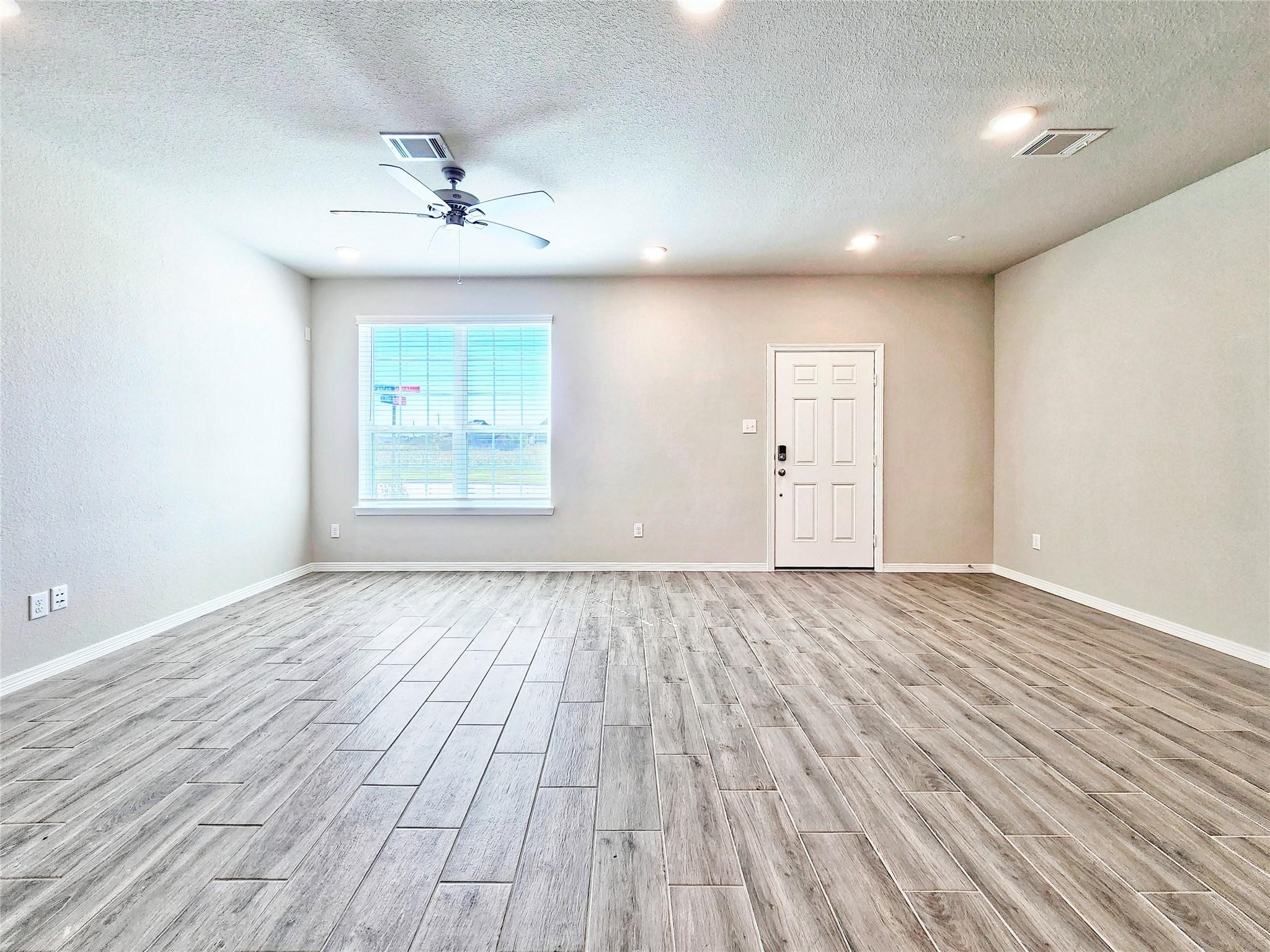 8002 Scanlan Trace Property Photo 4