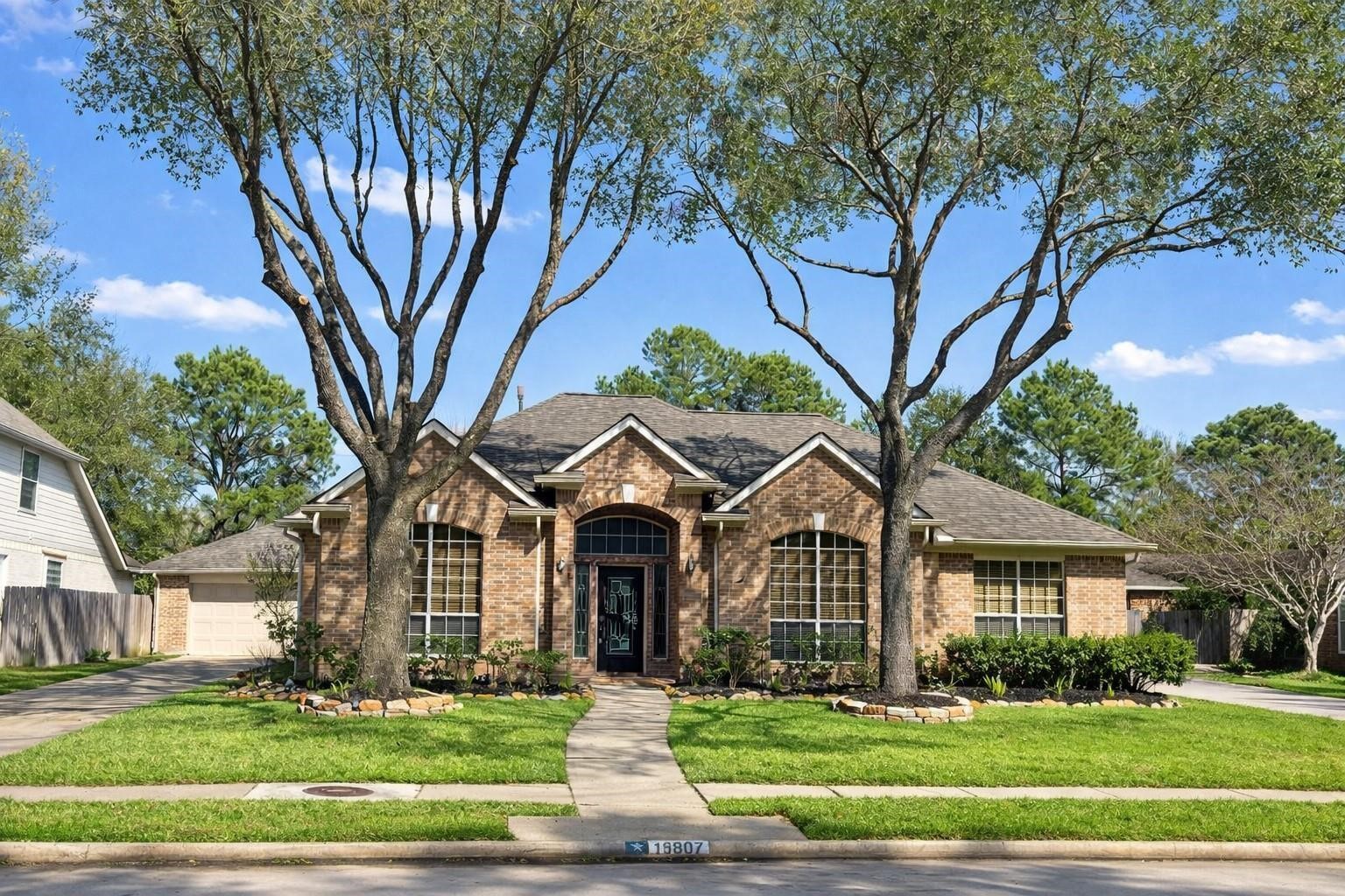 16807 Laguna Springs Drive Property Photo 2