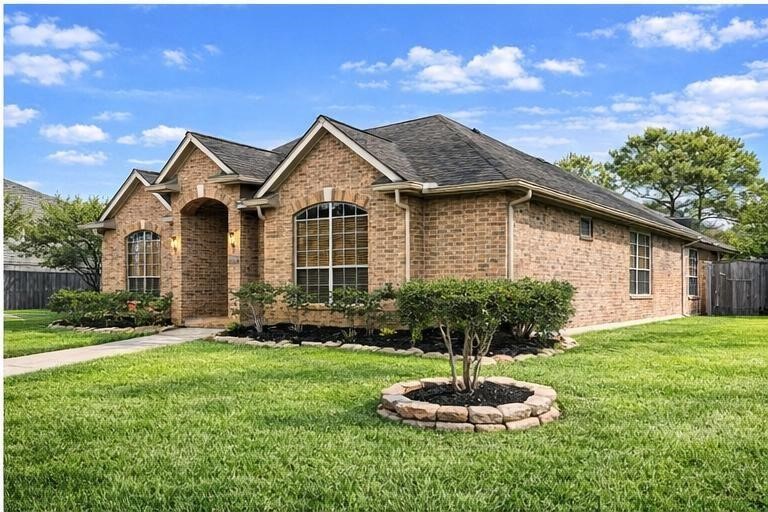 16807 Laguna Springs Drive Property Photo 4