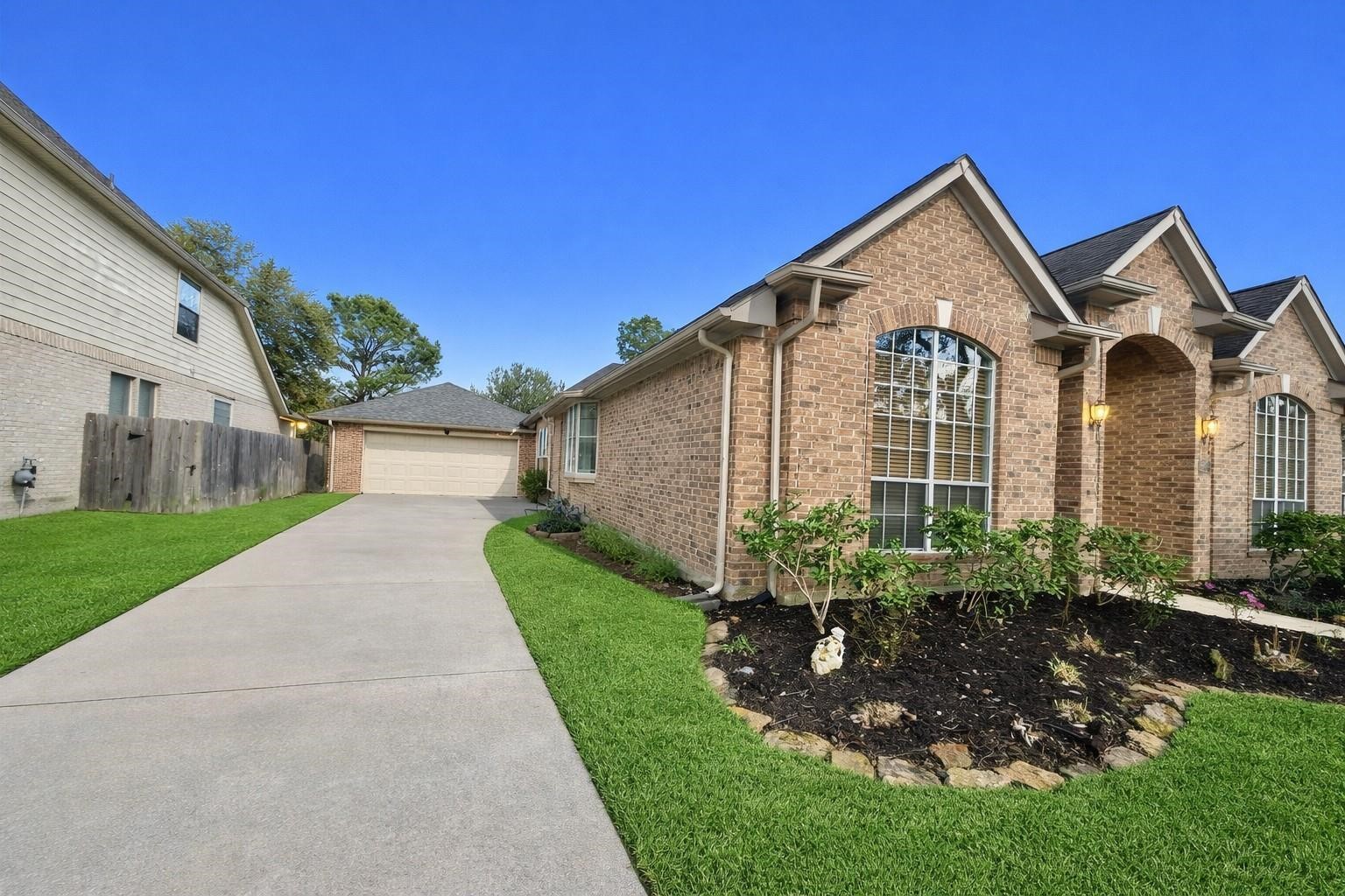 16807 Laguna Springs Drive Property Photo 5