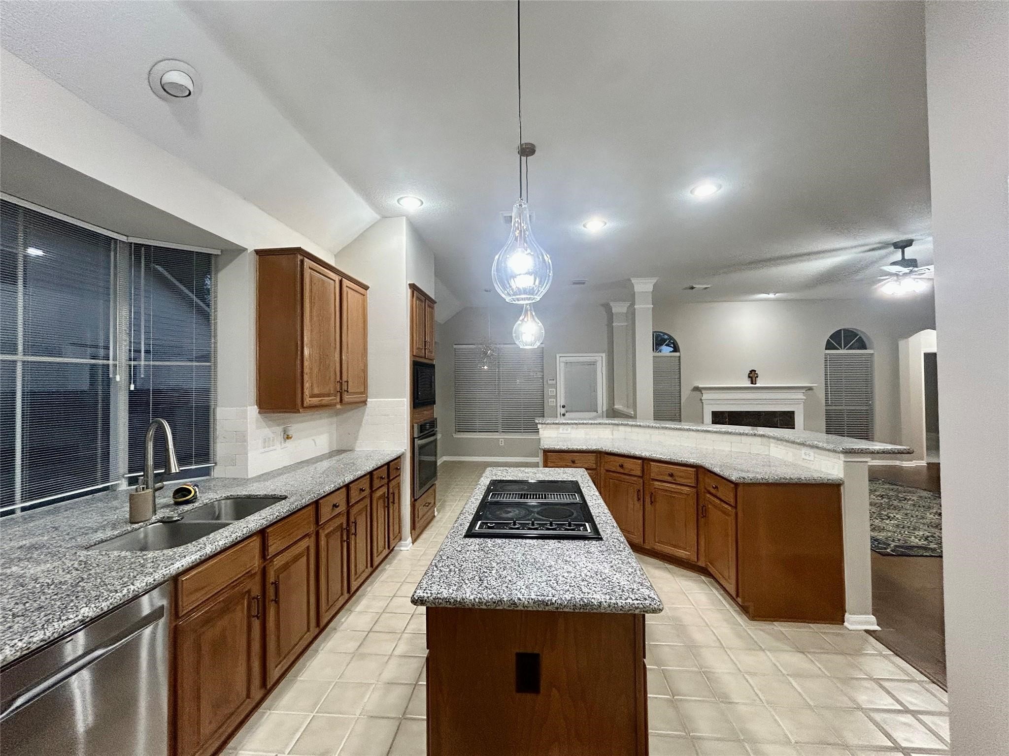 16807 Laguna Springs Drive Property Photo 14