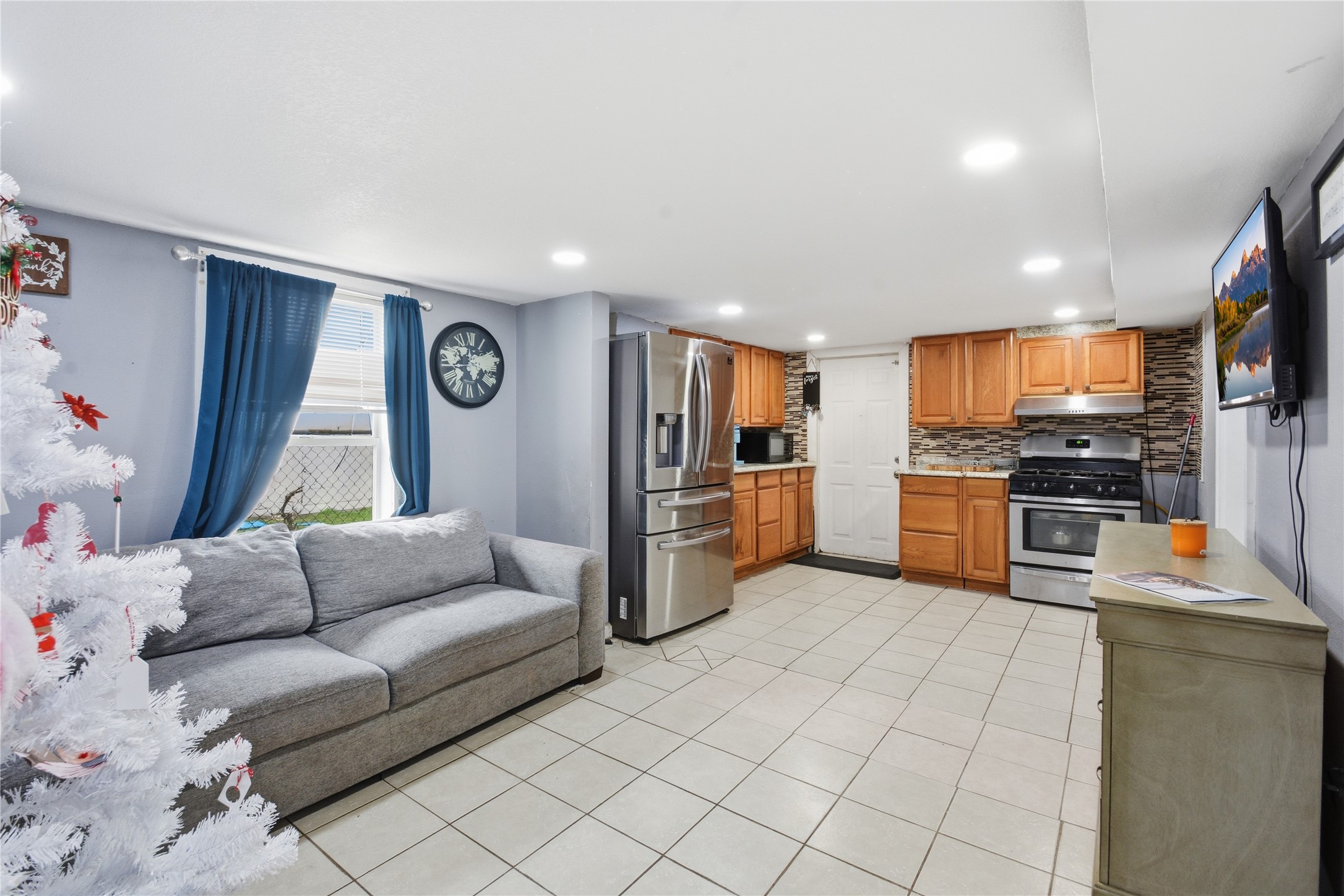4218 Avenue S Property Photo 5