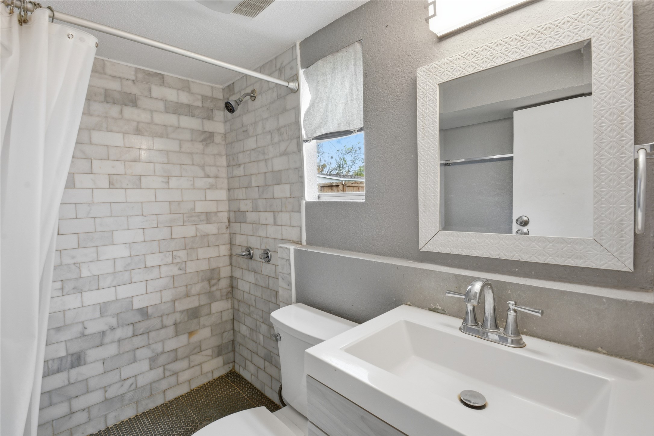 4218 Avenue S Property Photo 9