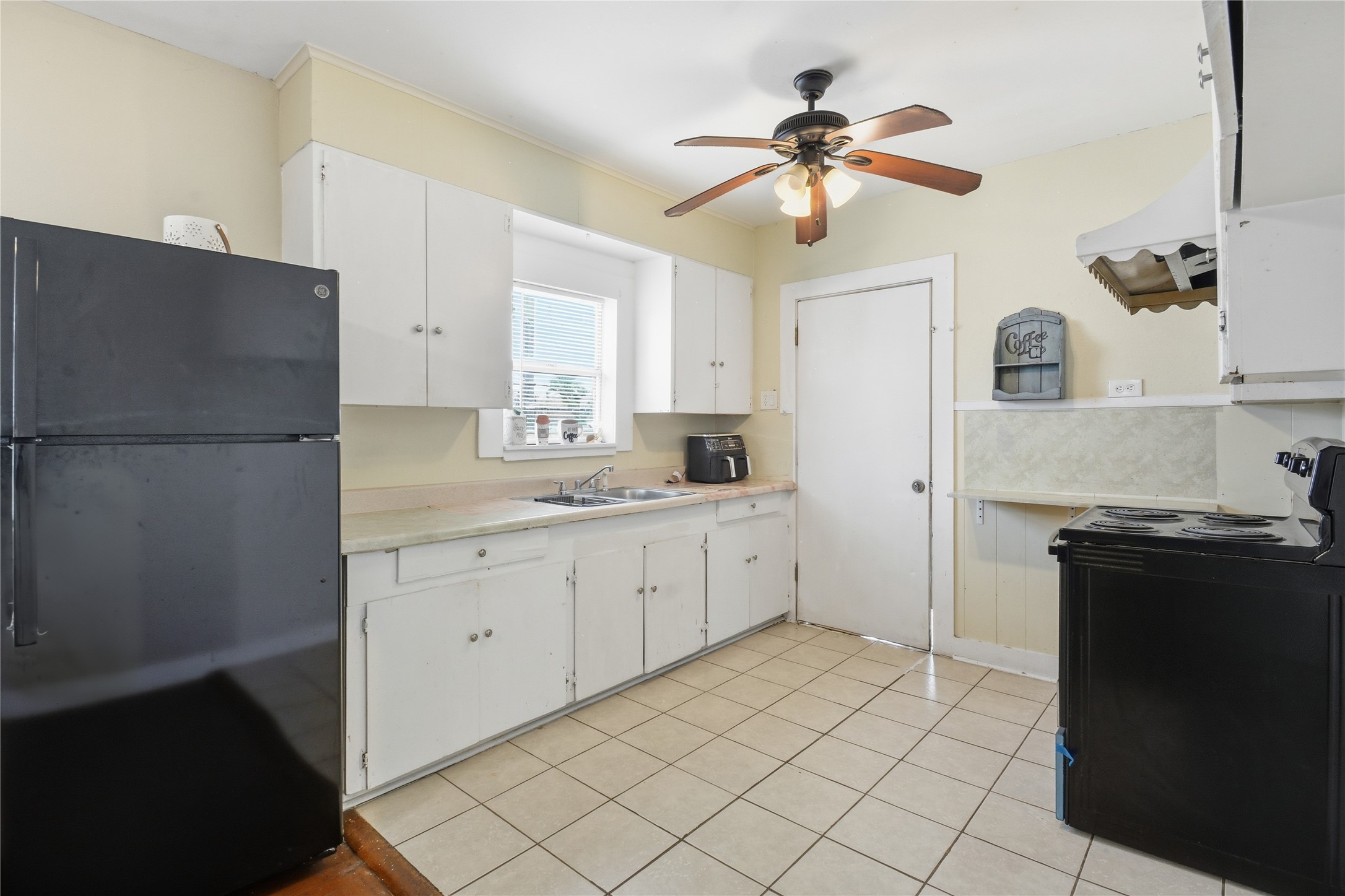 4218 Avenue S Property Photo 22