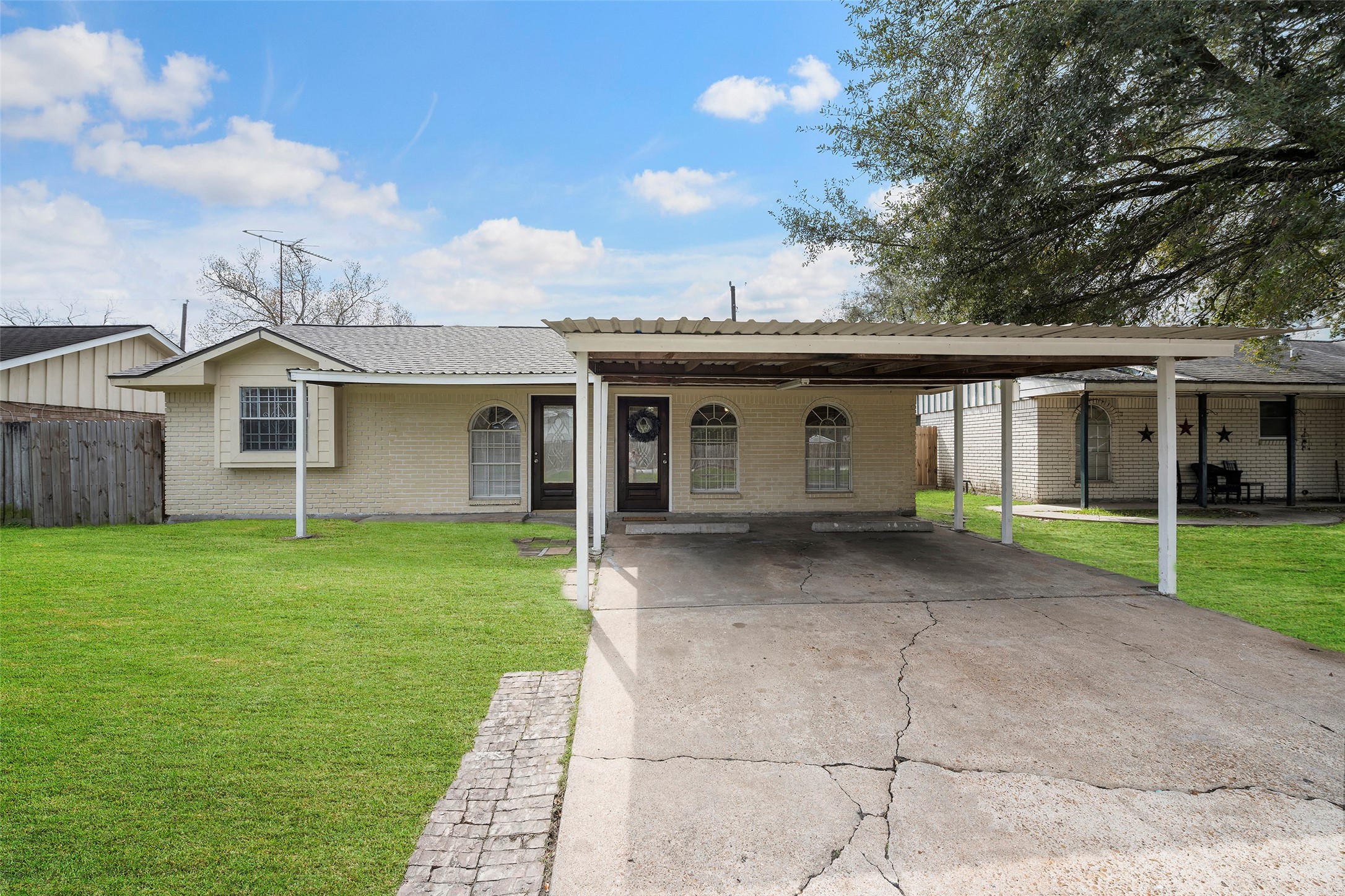 522 Hollyvale Drive Property Photo