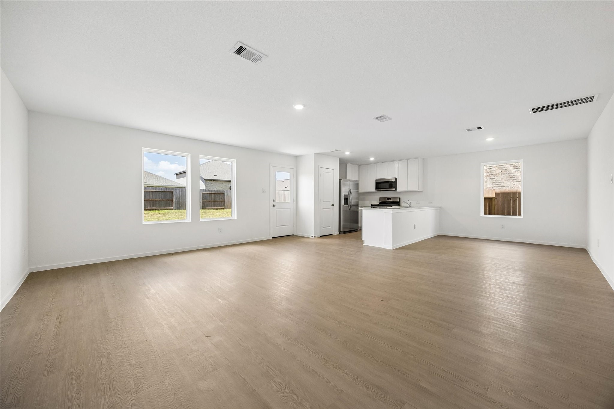 16847 Spotted Oak Drive Property Photo 3