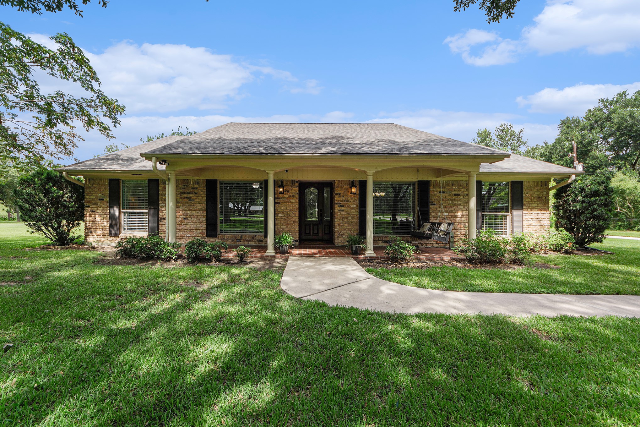 17615 Swansbury Drive Property Photo 3