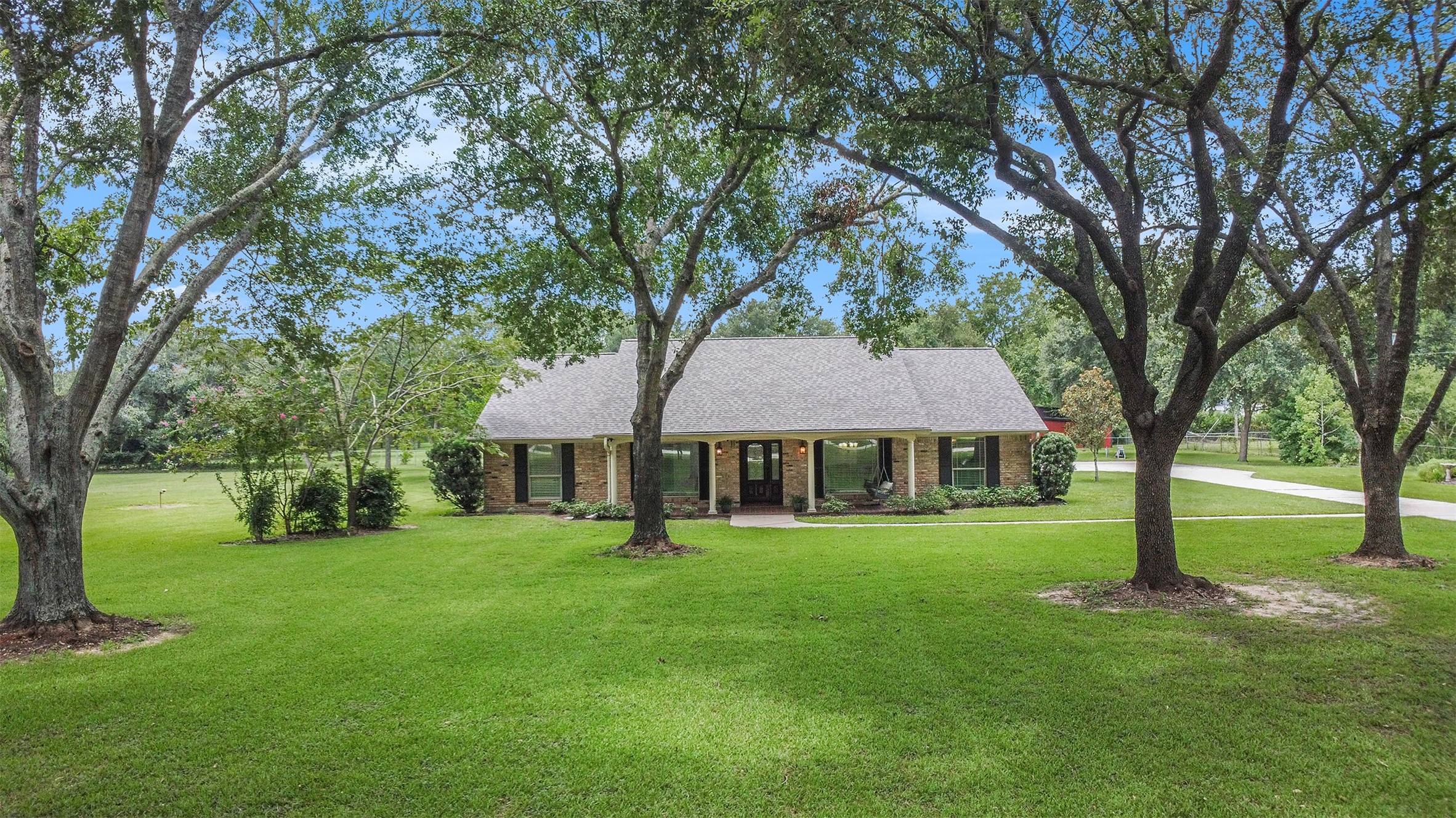 17615 Swansbury Drive Property Photo 4