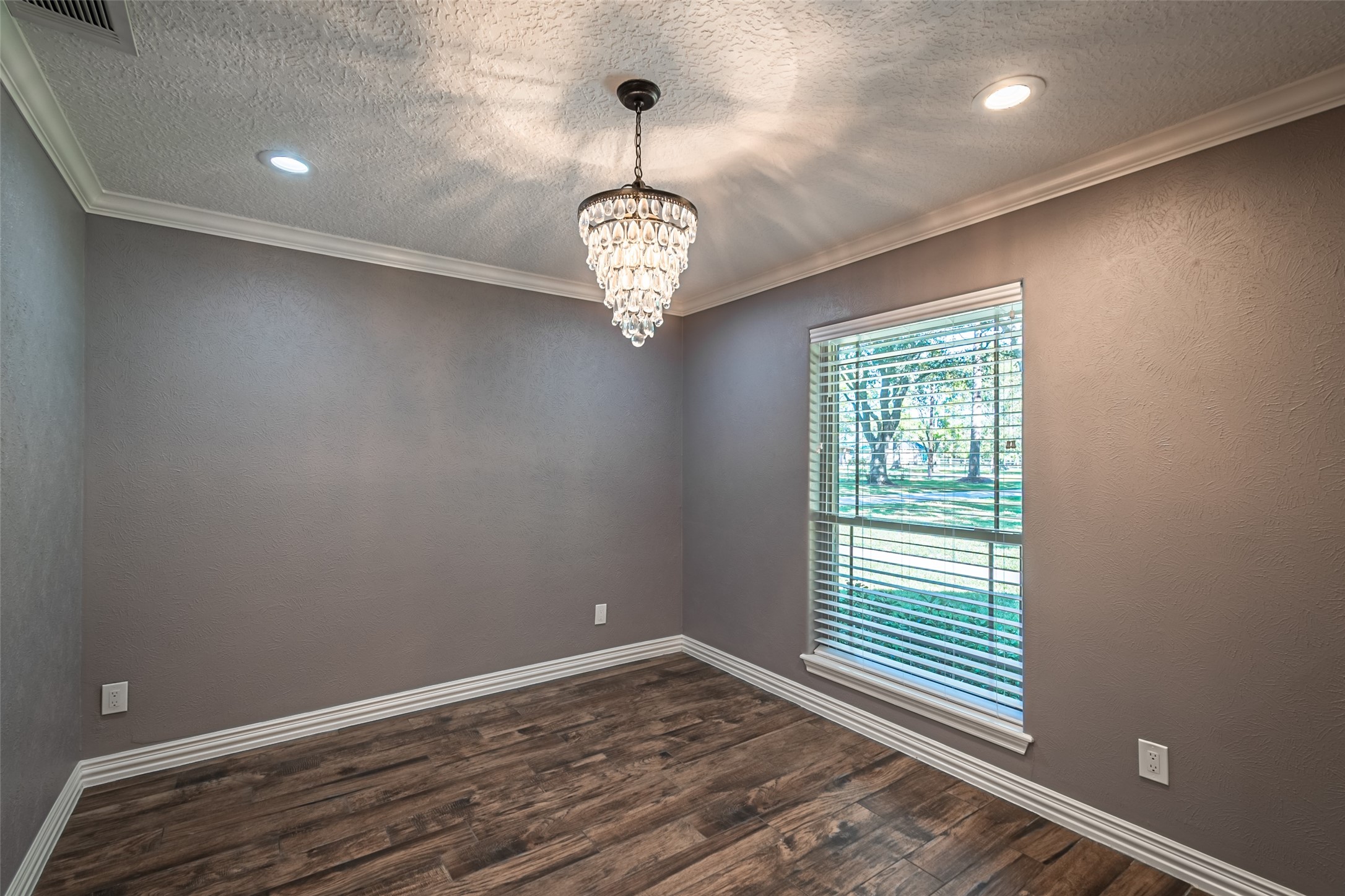 17615 Swansbury Drive Property Photo 12