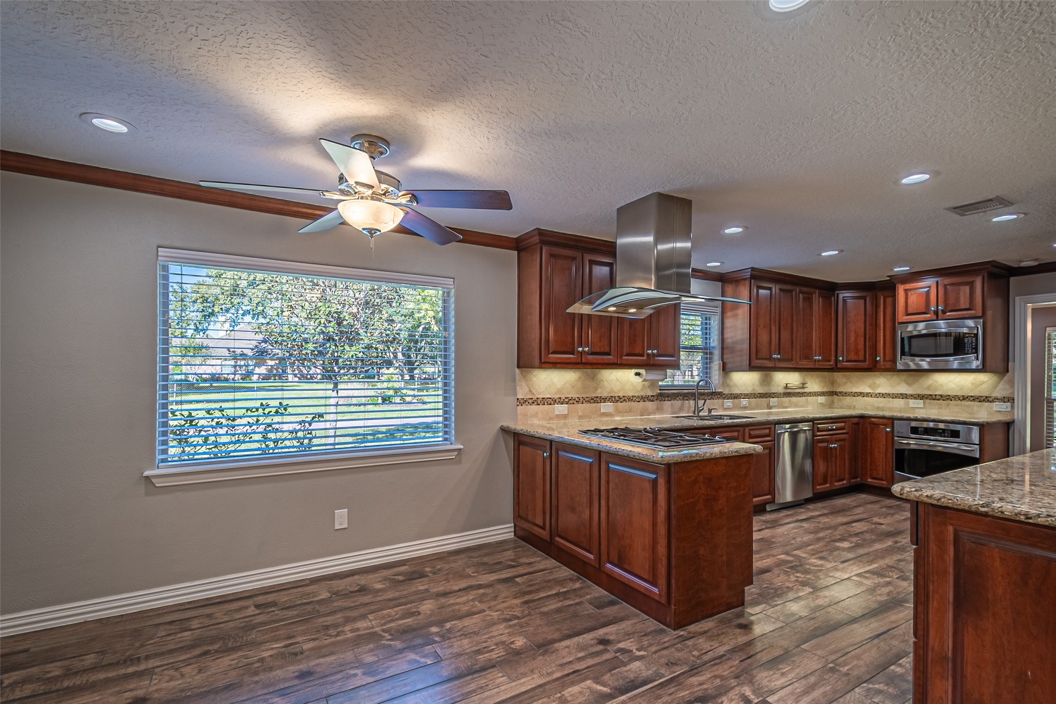 17615 Swansbury Drive Property Photo 23