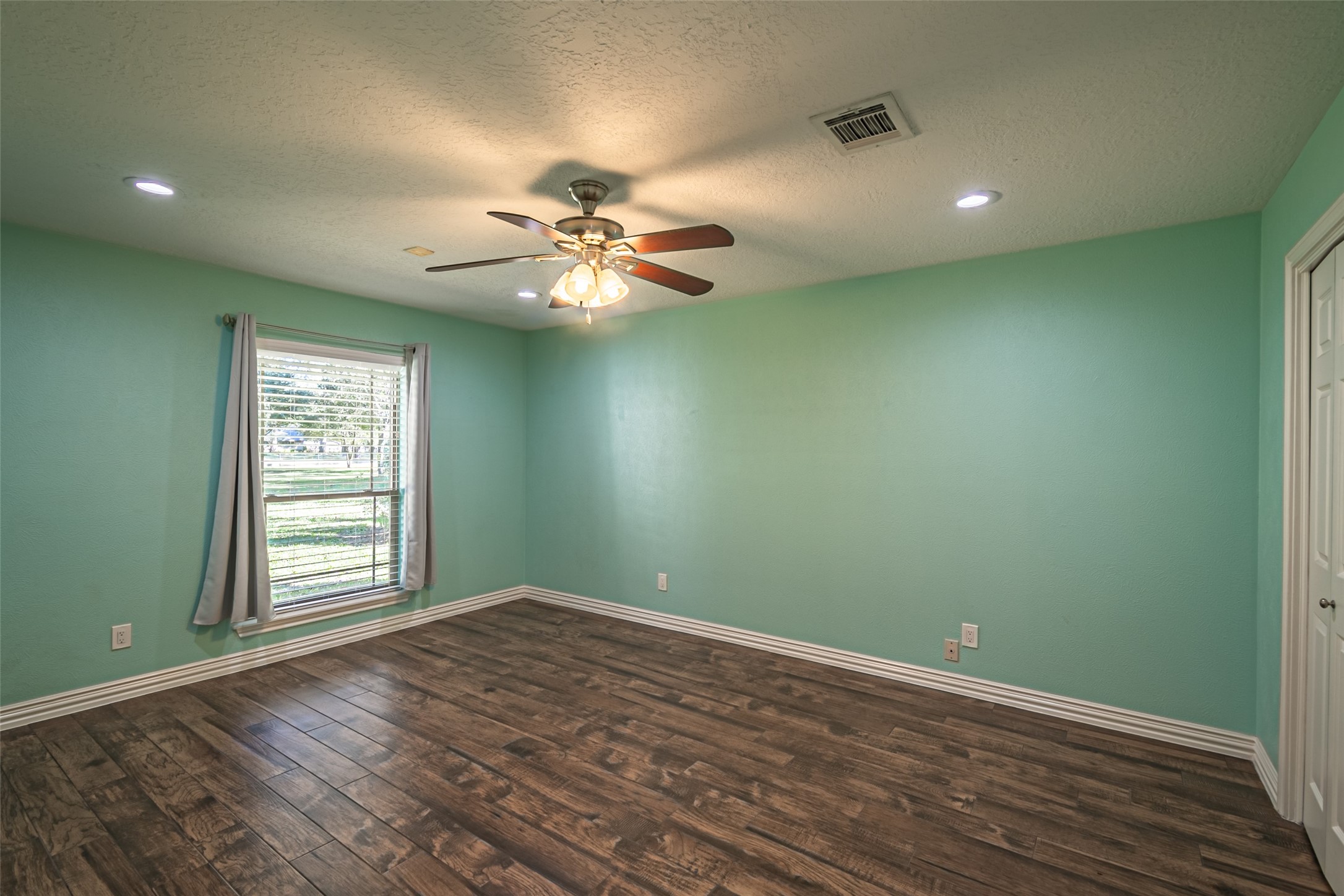 17615 Swansbury Drive Property Photo 41