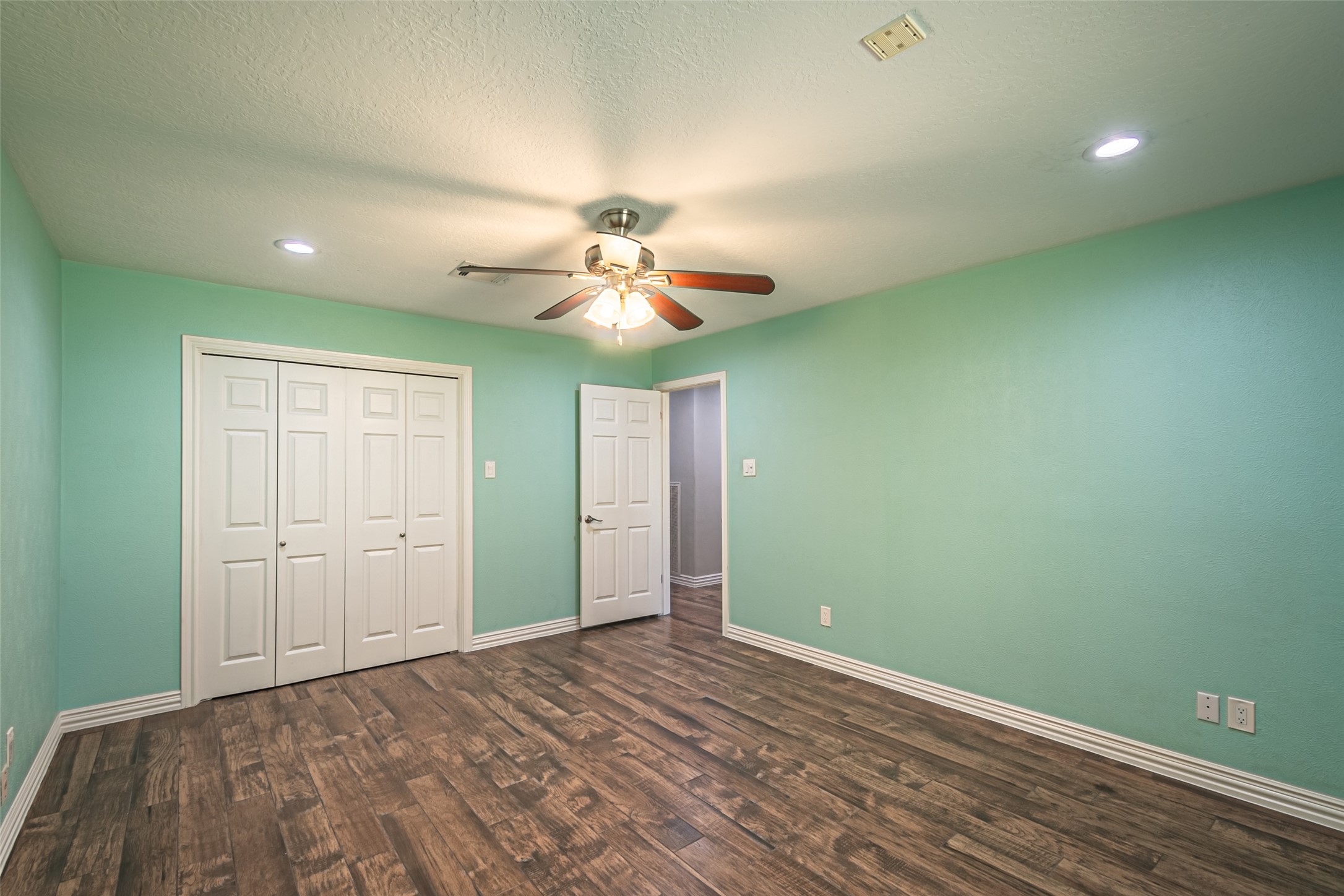17615 Swansbury Drive Property Photo 42