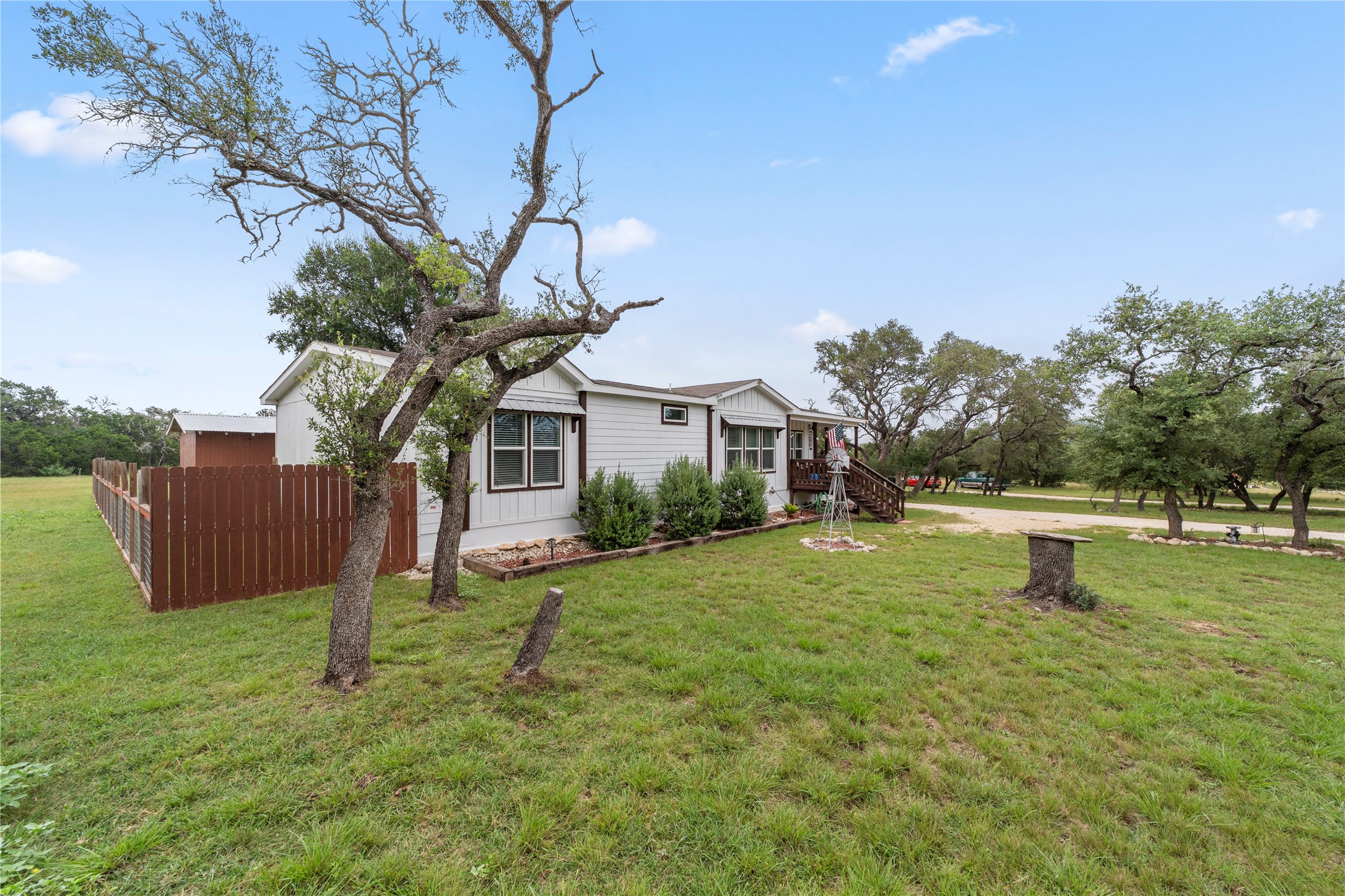 451 Private Road 1505 Property Photo 29
