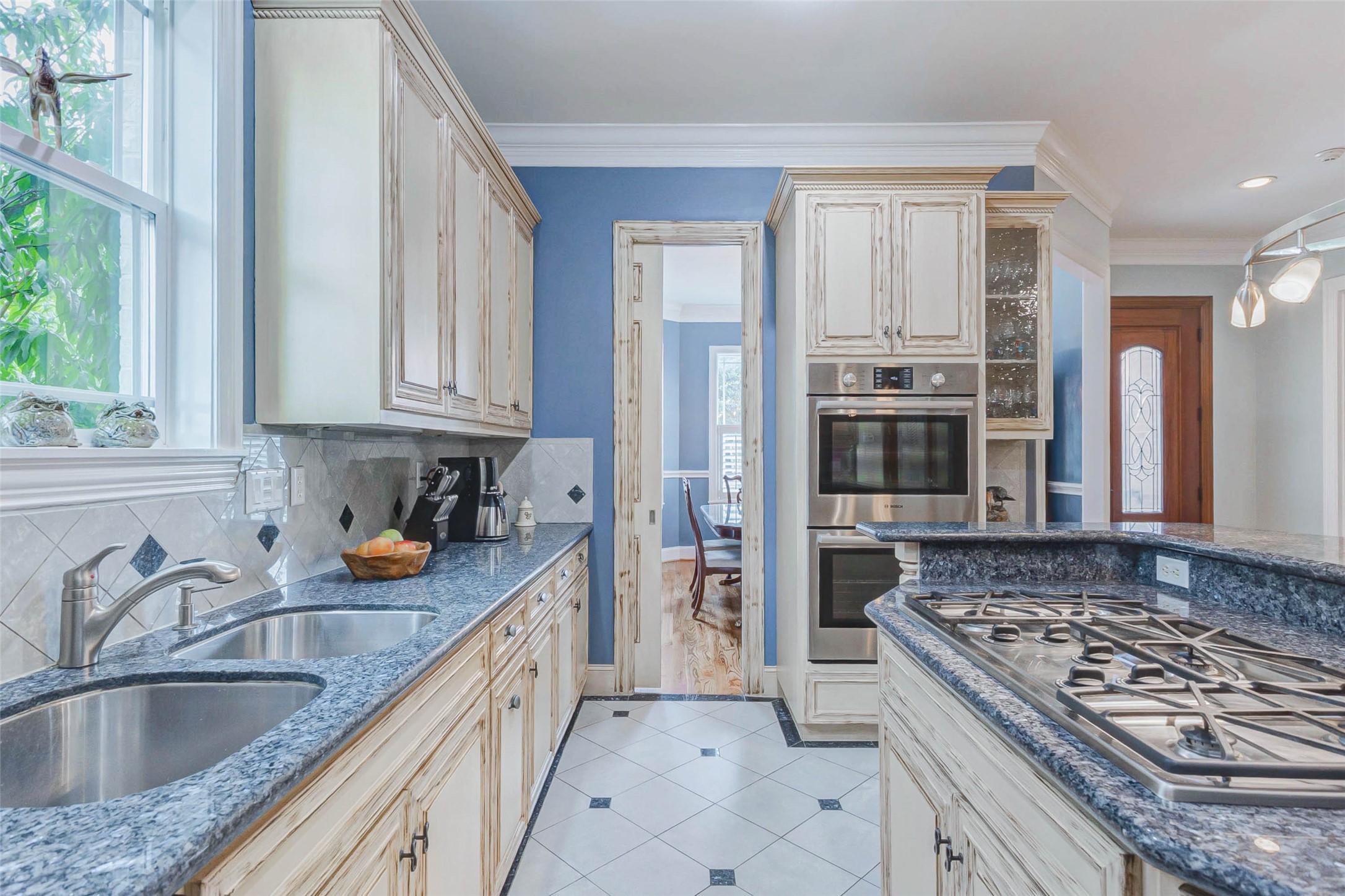 319 W 10 Street Property Photo 12