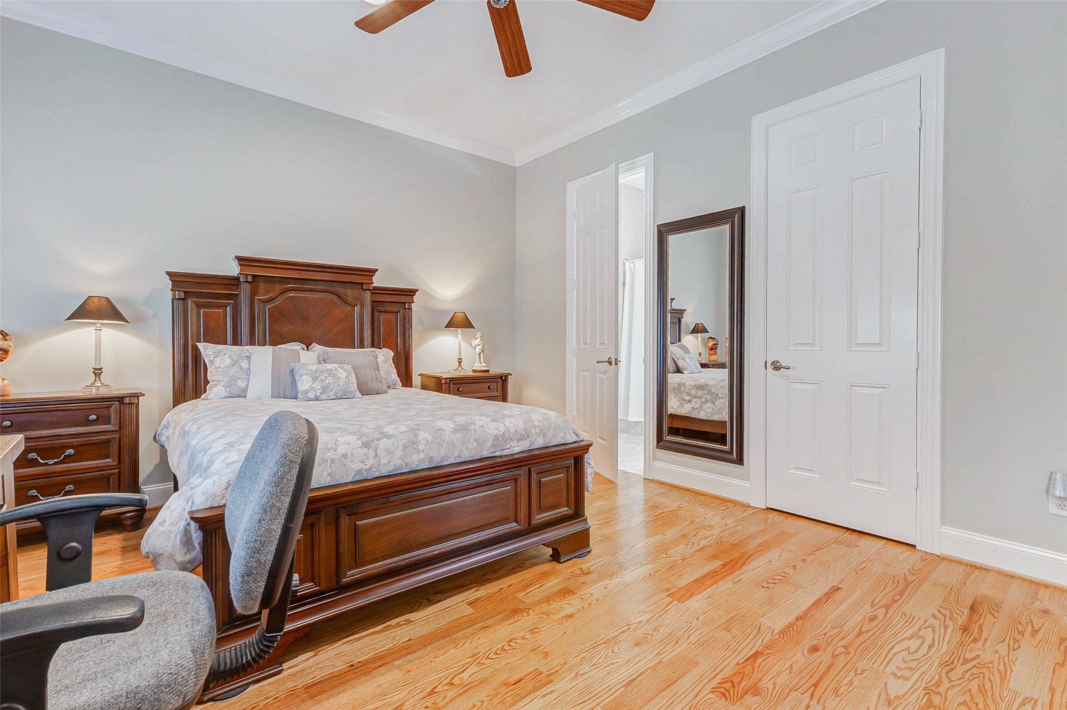 319 W 10 Street Property Photo 14