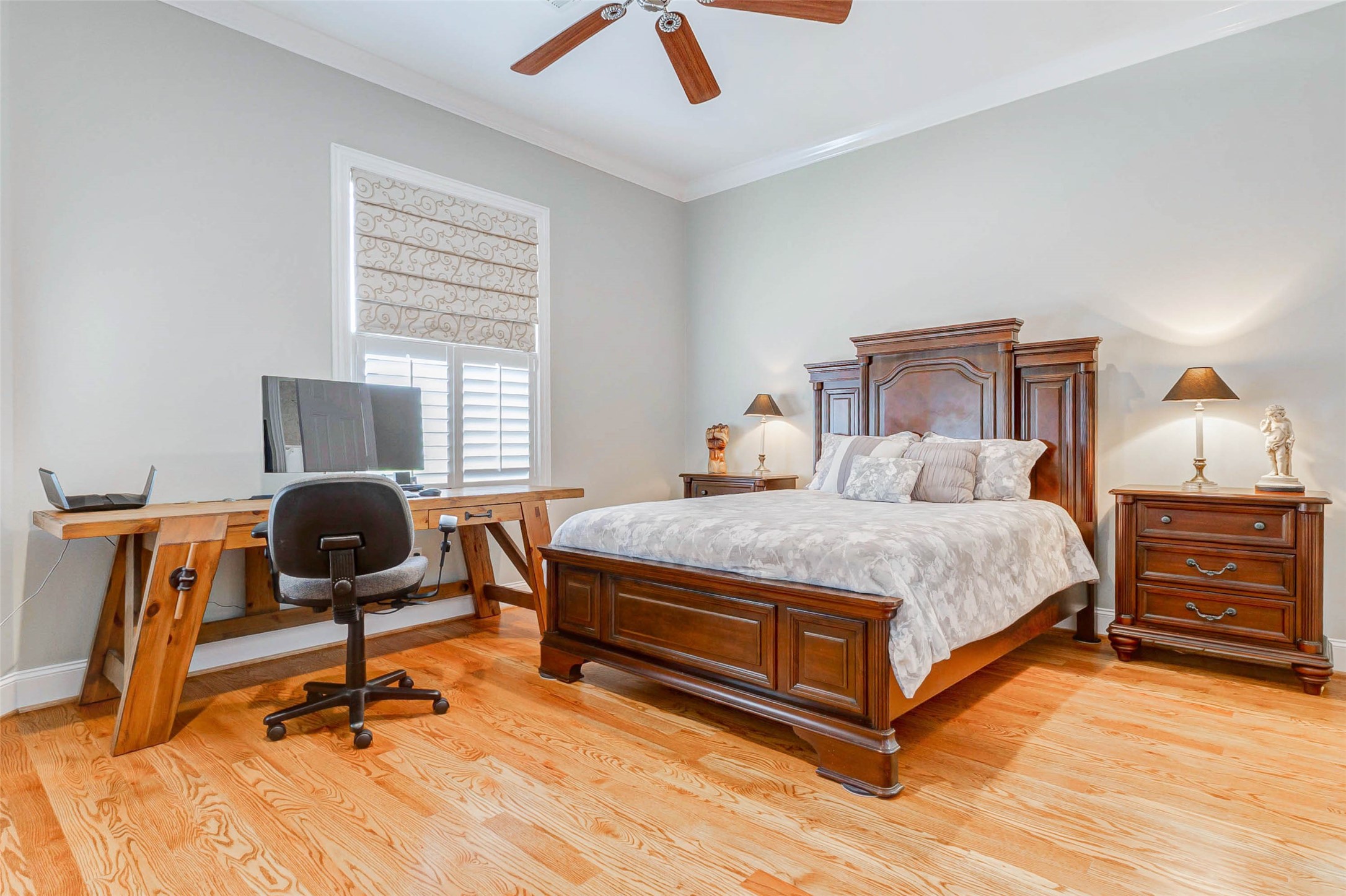 319 W 10 Street Property Photo 15