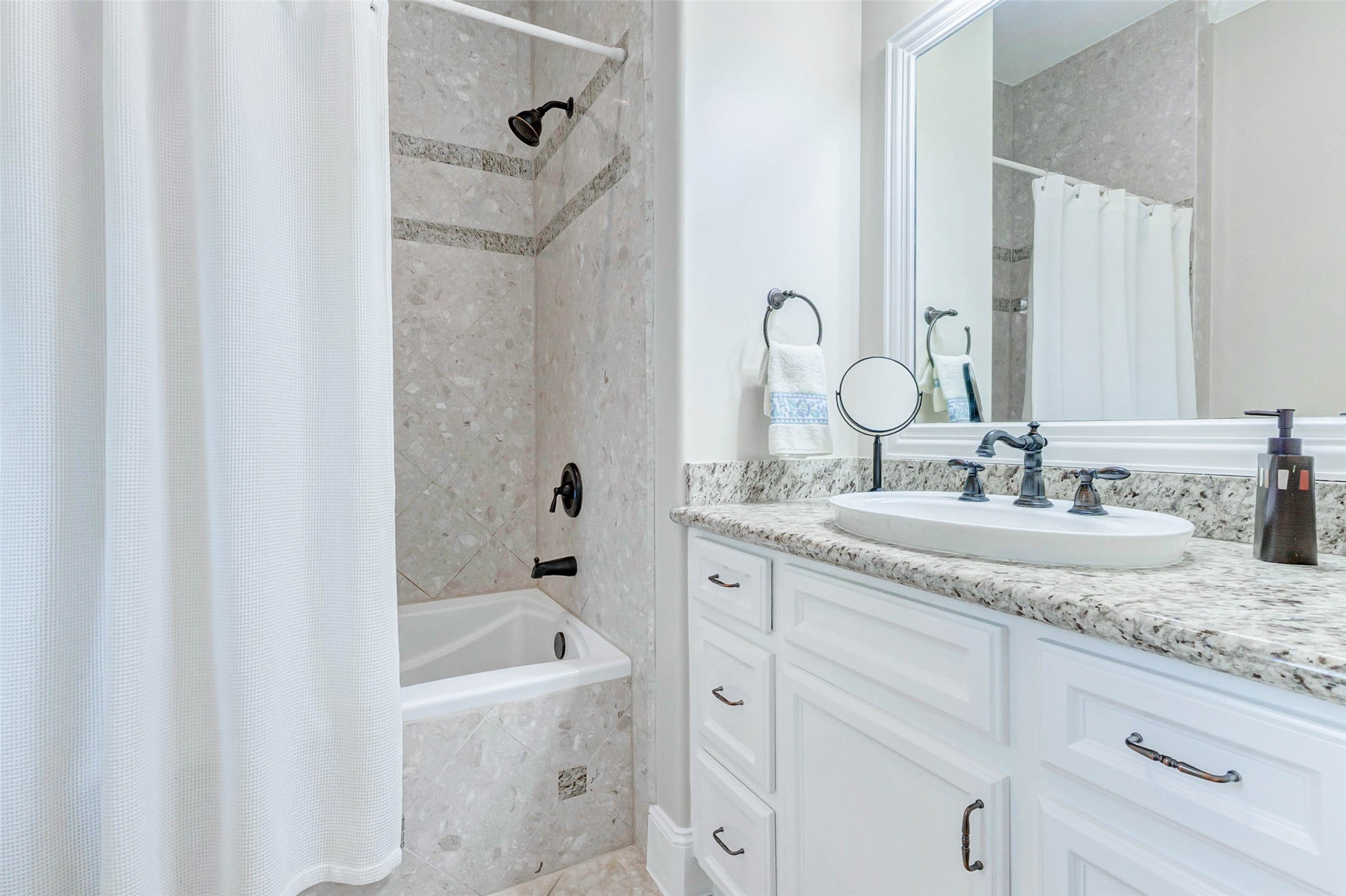 319 W 10 Street Property Photo 16