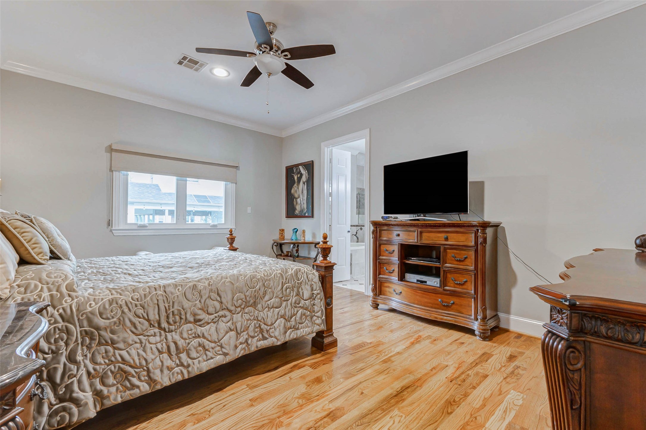 319 W 10 Street Property Photo 18