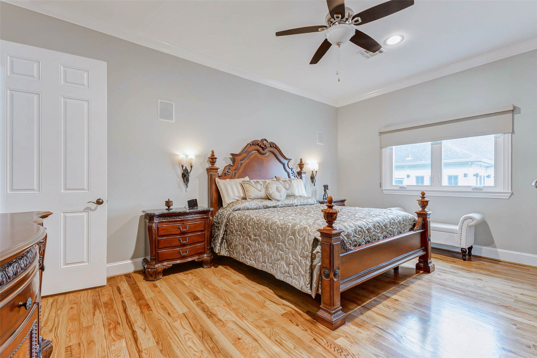 319 W 10 Street Property Photo 19