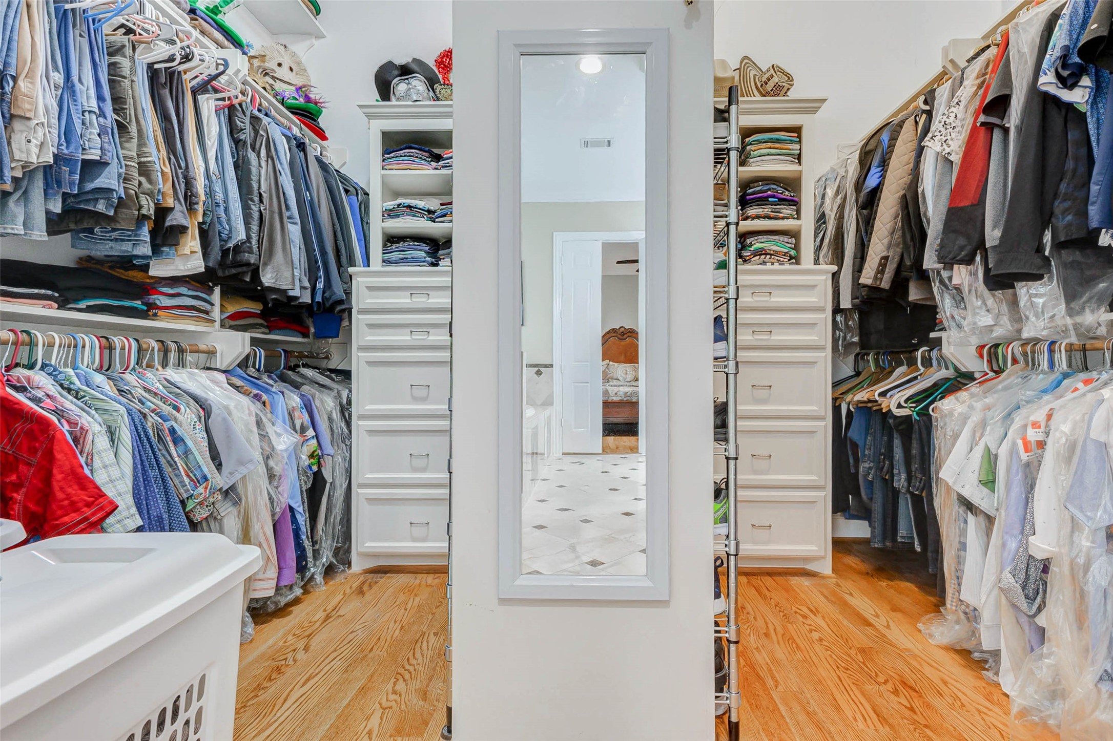 319 W 10 Street Property Photo 22