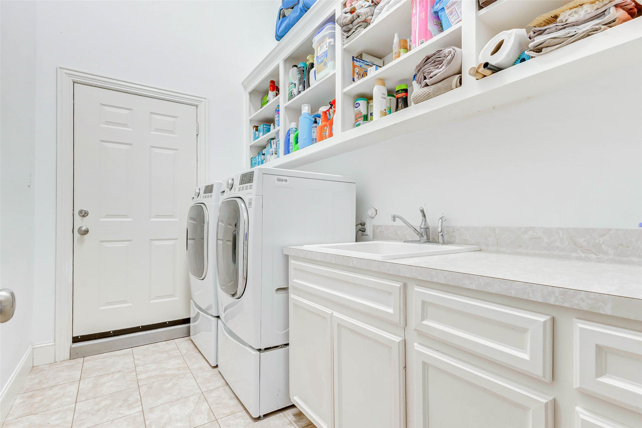 319 W 10 Street Property Photo 24