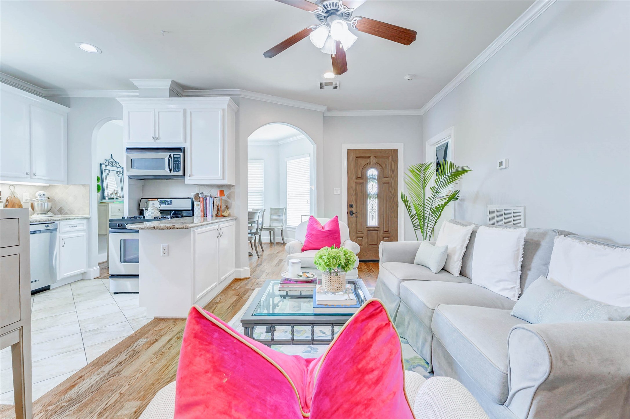 319 W 10 Street Property Photo 25