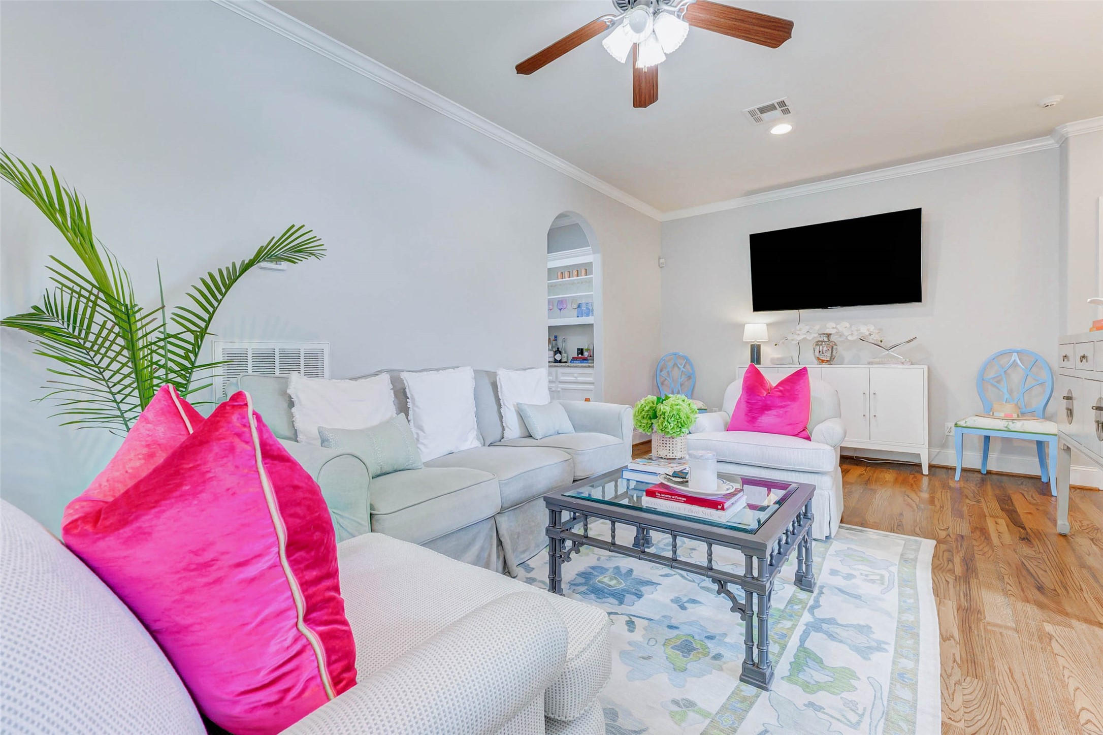 319 W 10 Street Property Photo 26